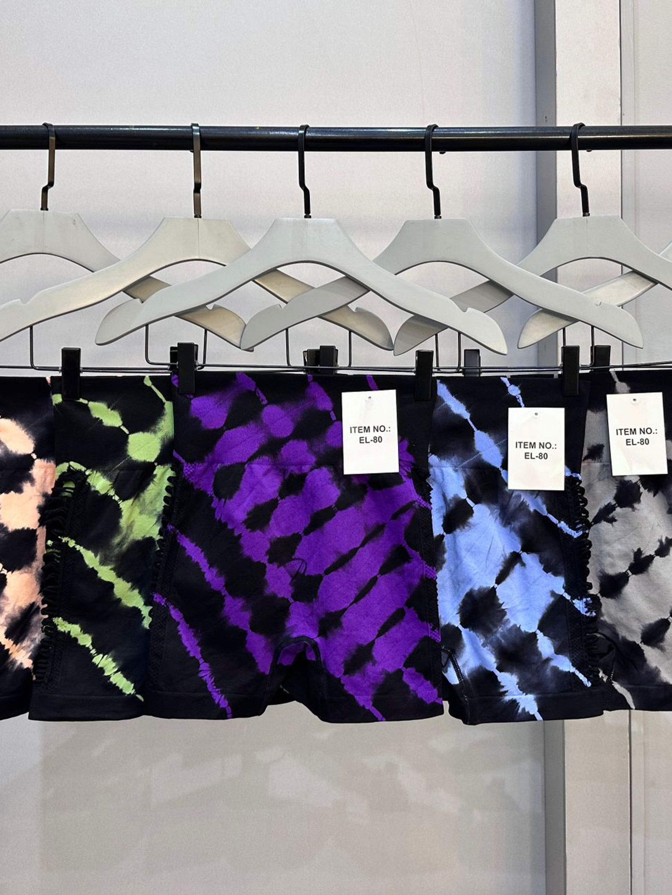 Shorts tie-dye aberturas na lateral - Lalalemon | ZAX