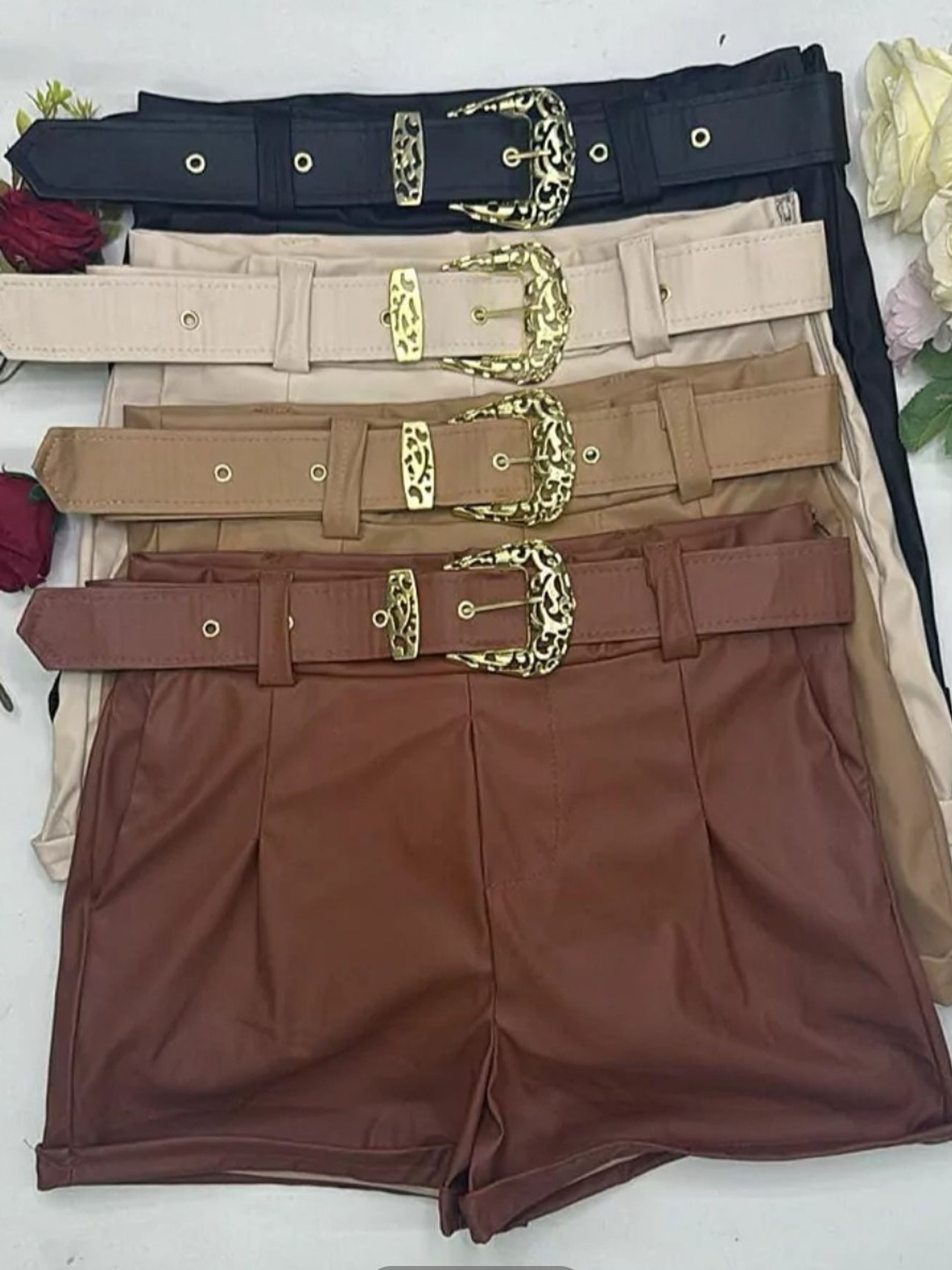 SHORTS COURO FAKE COM FIVELA - Pimenta Rosa | ZAX