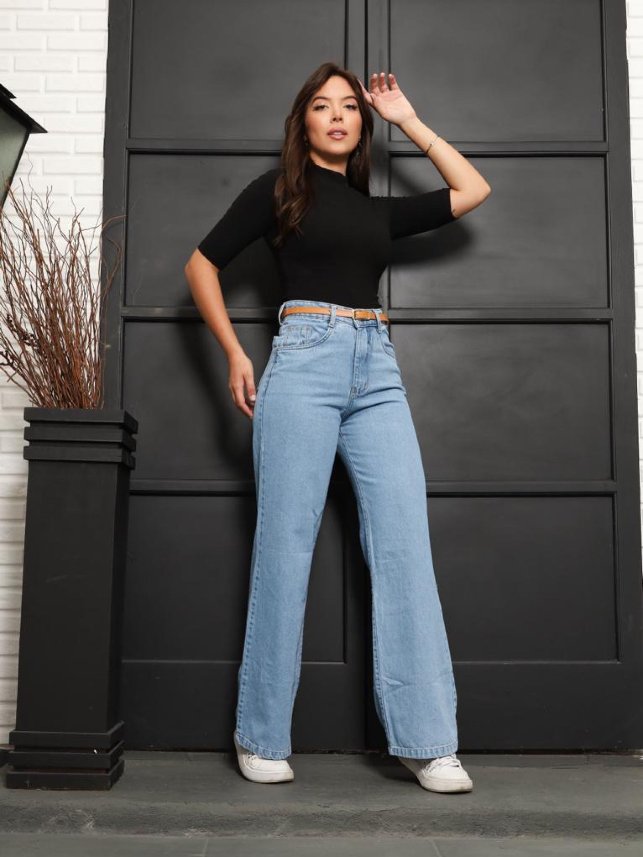 Calça Jeans Plus Size Wide Leg Barra Desfiada Clara Rasgada