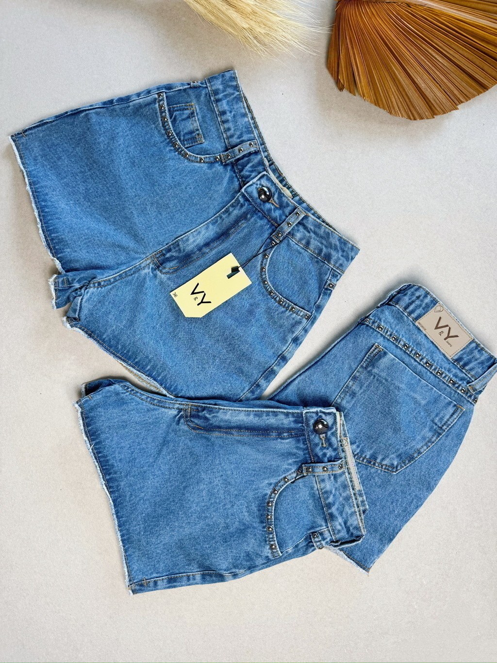 Short Jeans Feminino Tachinhas no Bolso Pedraria Melhor Qualidade