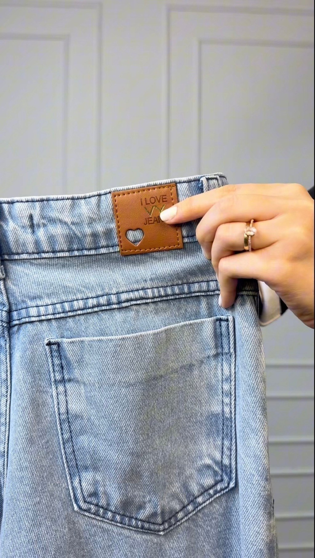 Calça Jeans Feminina Wide Leg Marmorizada Linha Azul Barra Virada
