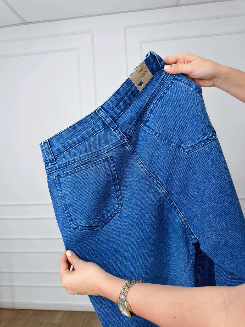 Calça Jeans Feminina Mom Brilho Fundo do Bolso