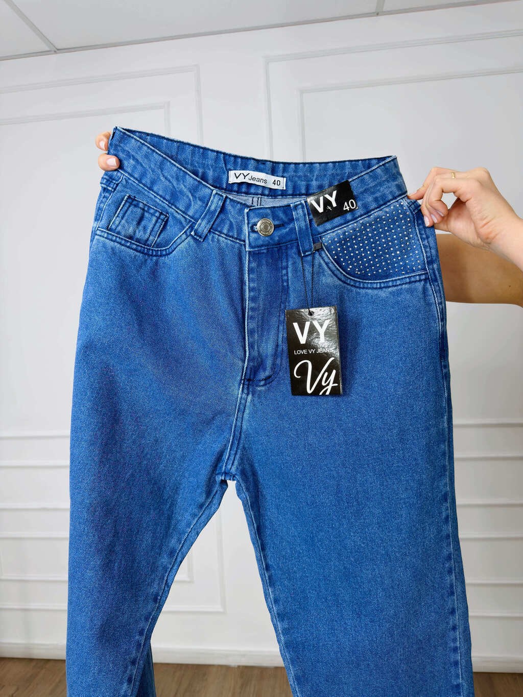 Calça Jeans Feminina Mom Brilho Fundo do Bolso