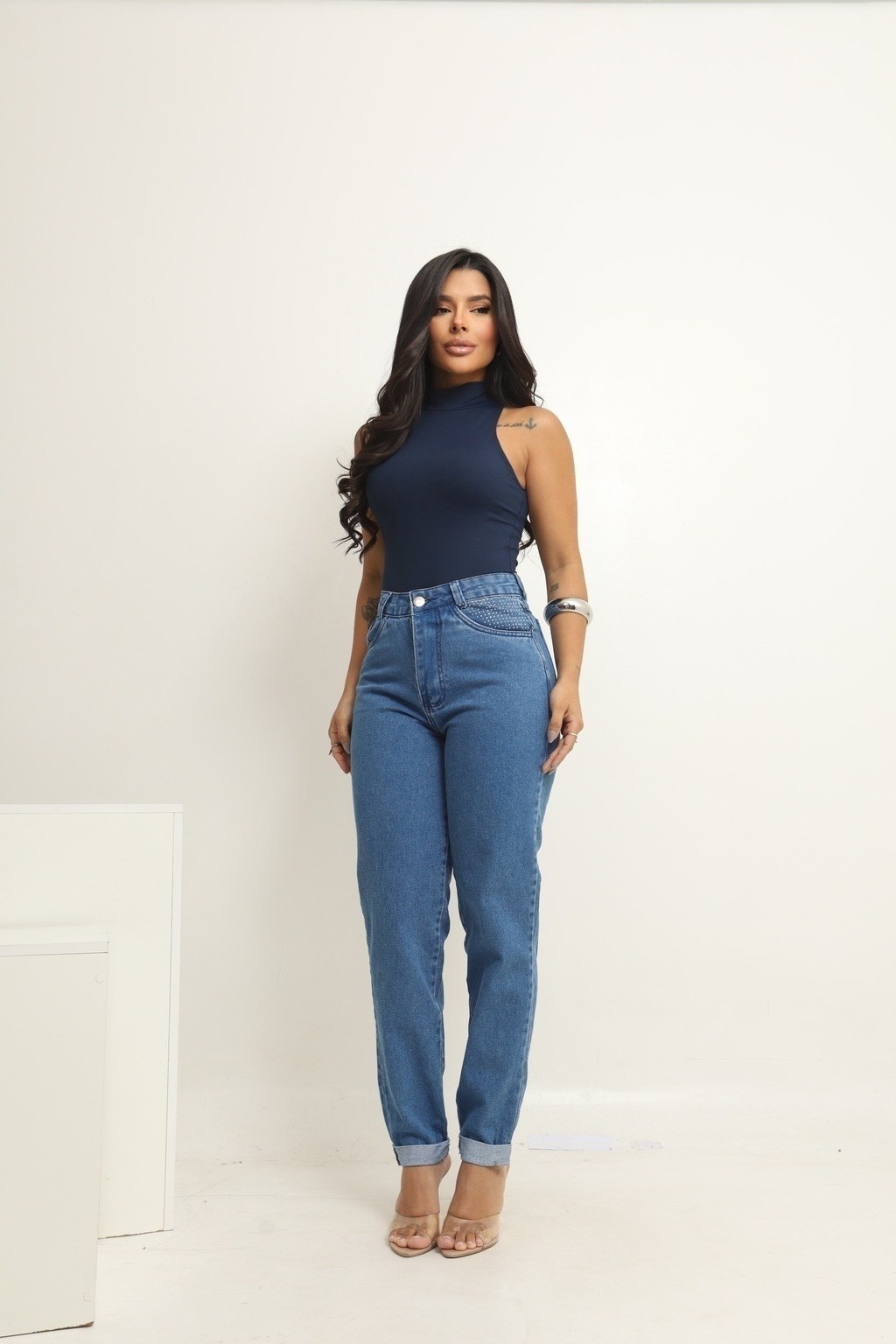 Calça Jeans Feminina Mom Brilho Fundo do Bolso