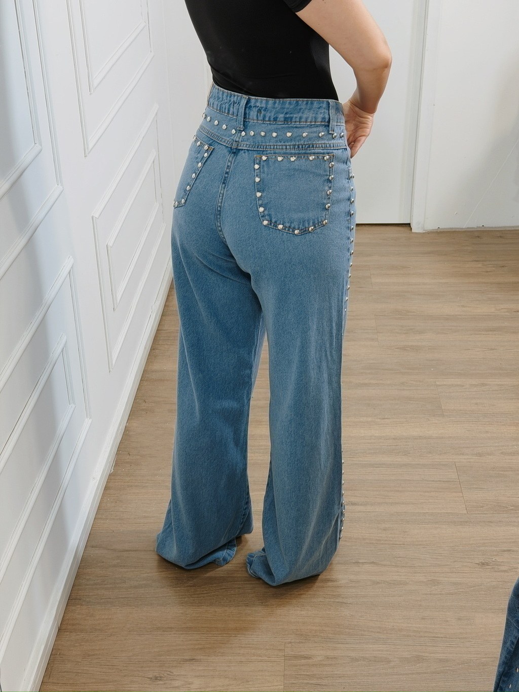 Calça Jeans Feminina Wide Leg Pedraria Bolinhas Laterais