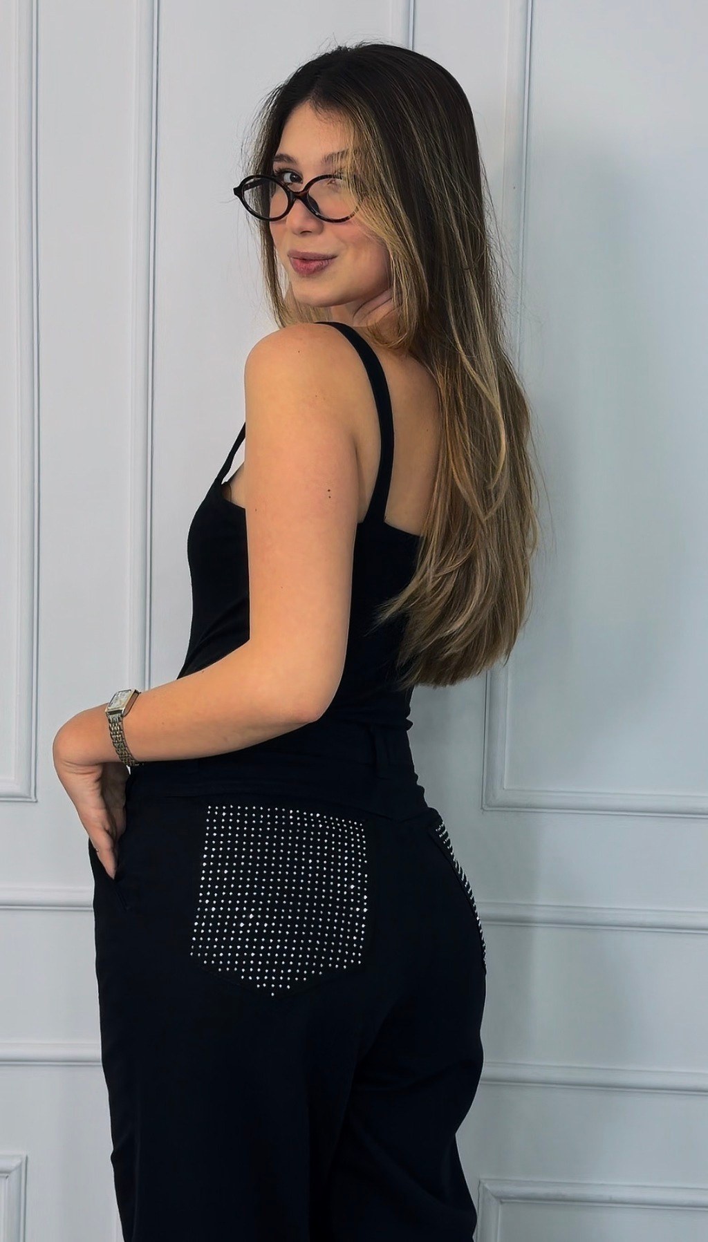 Calça Jeans Feminina Wide Leg Preta Brilho no Bolso Traseiro