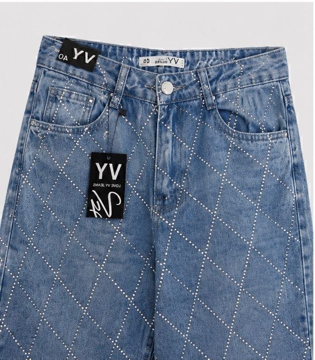 Calça Jeans Feminina Mom Pedraria Losango Laser Com Bolso