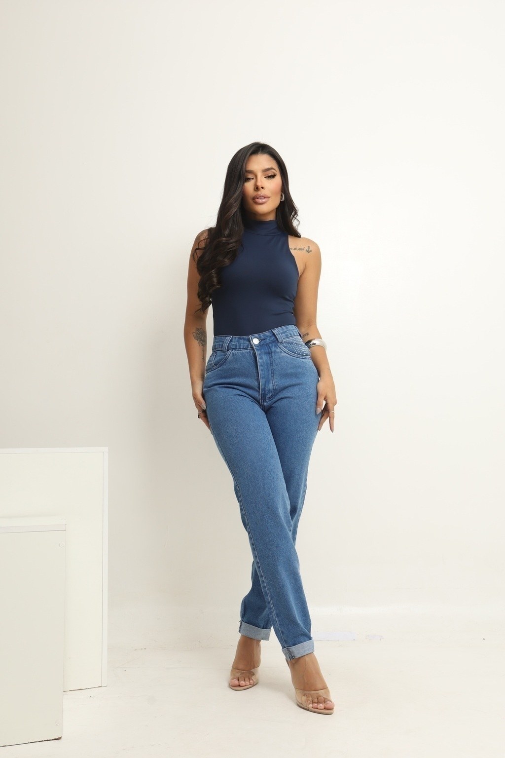 Calça Jeans Feminina Mom Brilho Fundo do Bolso