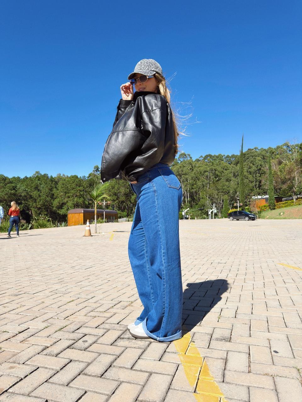 Calça Jeans Feminina Wide leg Tradicional com Bolso