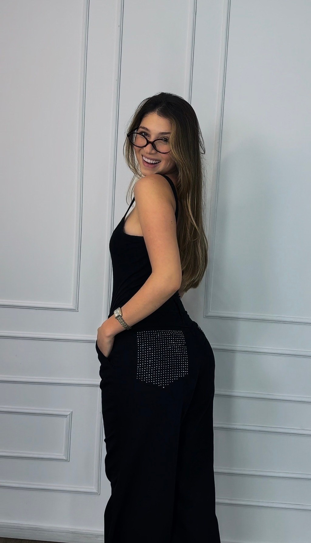 Calça Jeans Feminina Wide Leg Preta Brilho no Bolso Traseiro