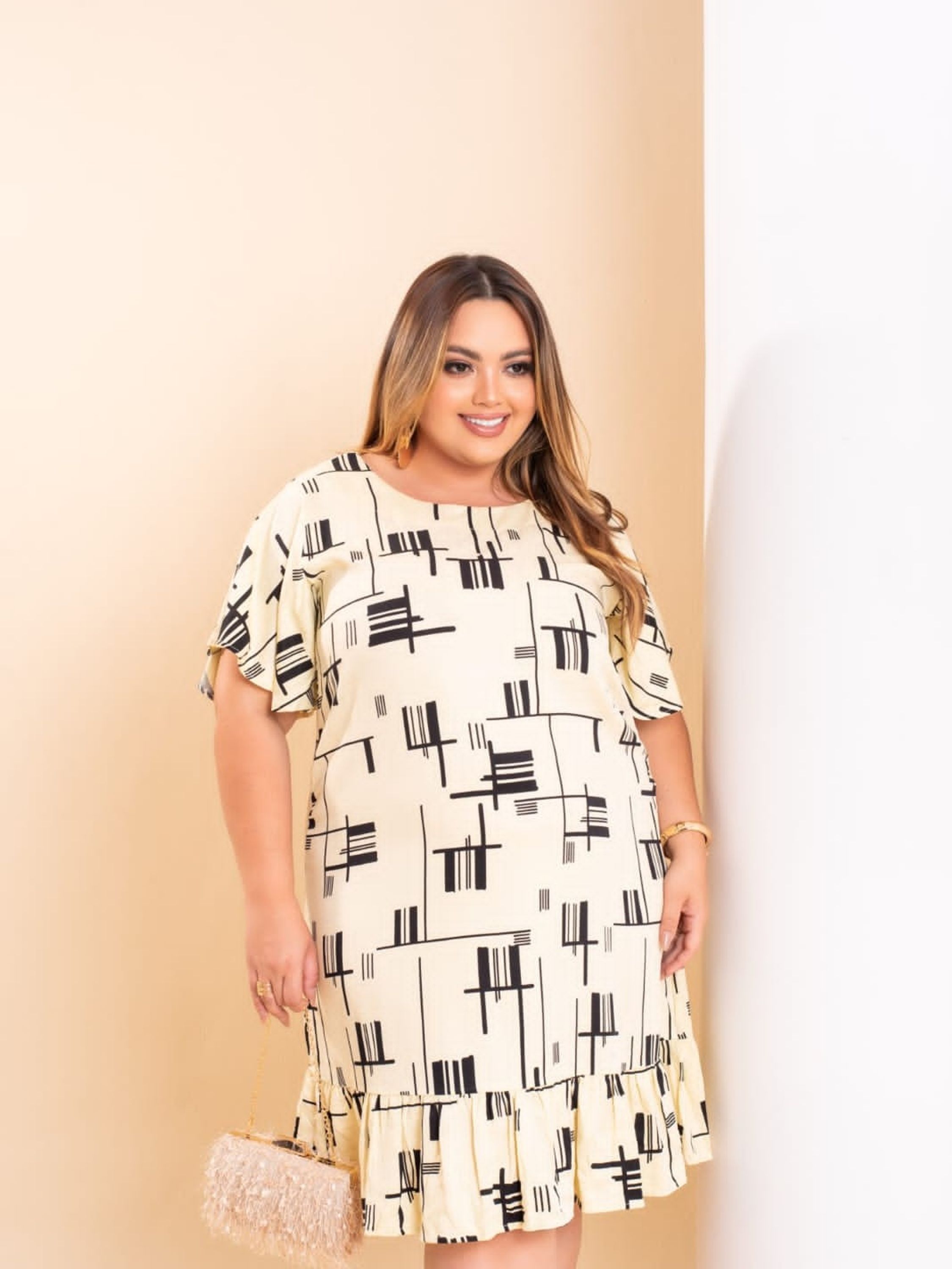 Vestido midi plus size viscolinho