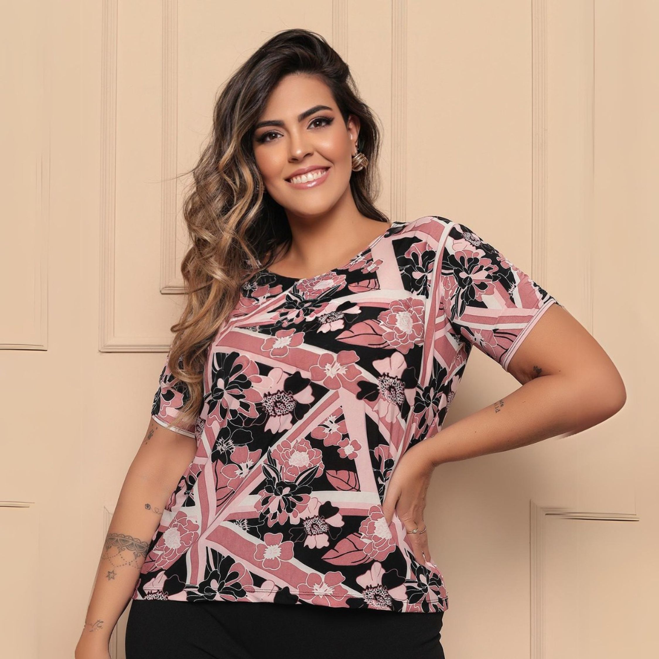 Blusa Estampada Versátil Casual Manga Curta Liganete Estampa Sortida