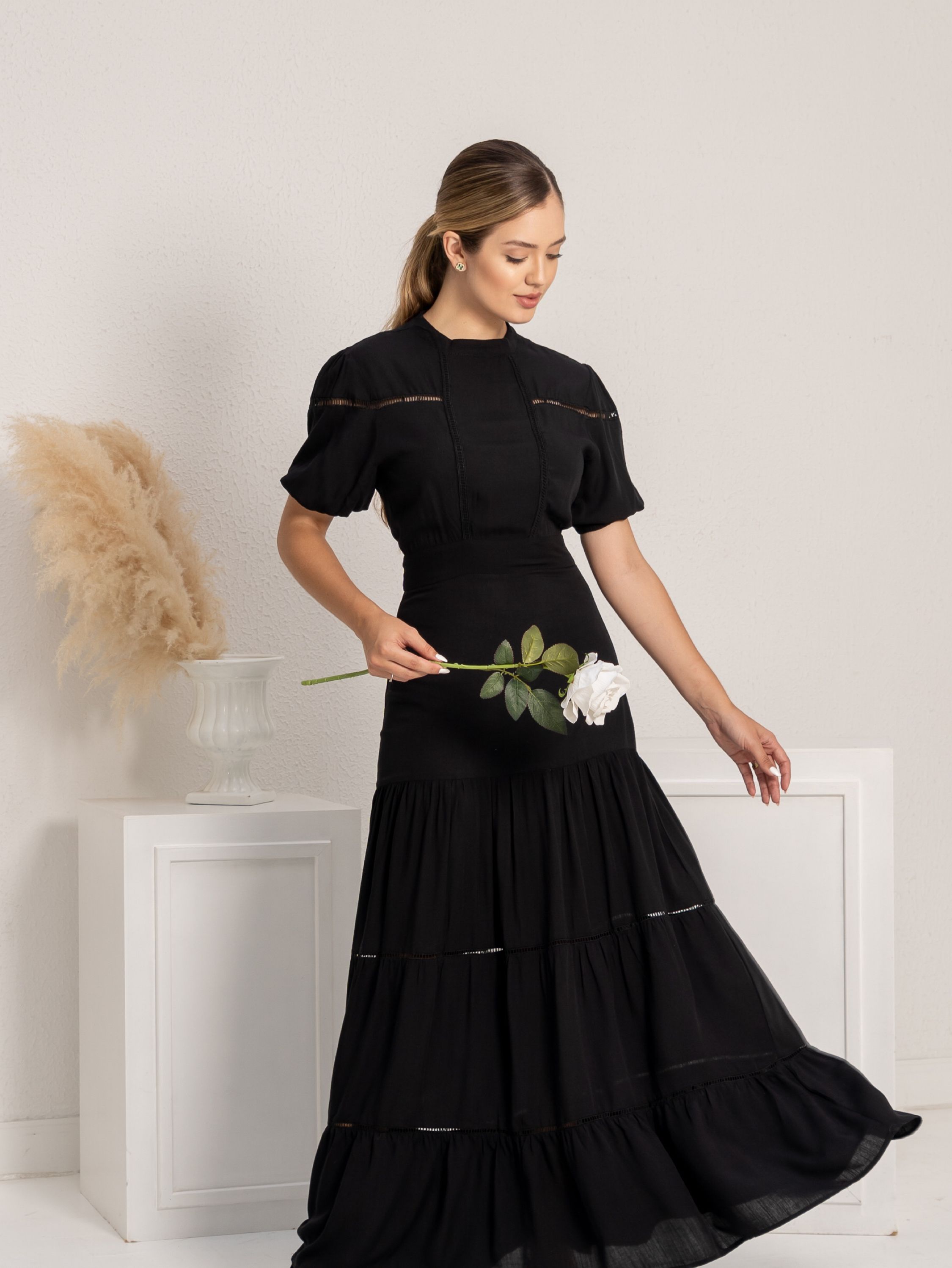 Vestido longo Ana Detalhes em renda cor preto