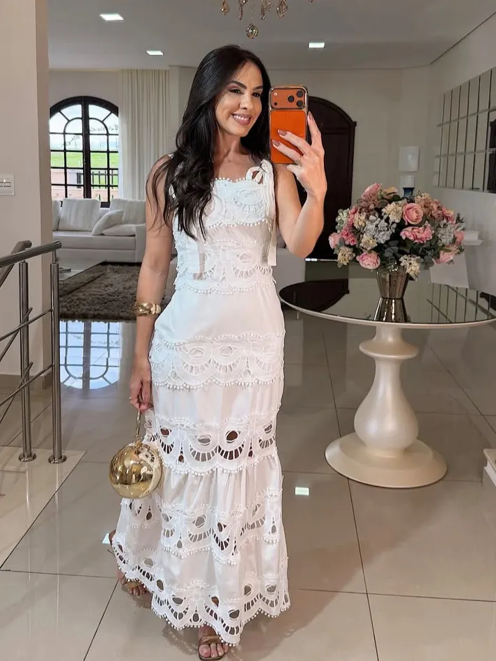 Veste Lucy Vestido Longo Feminino Detalhado com Renda
