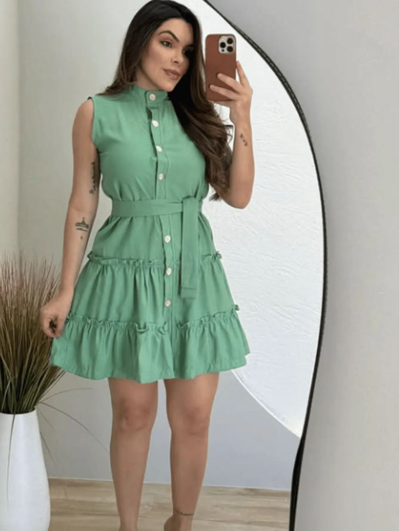 Vestido curto babados