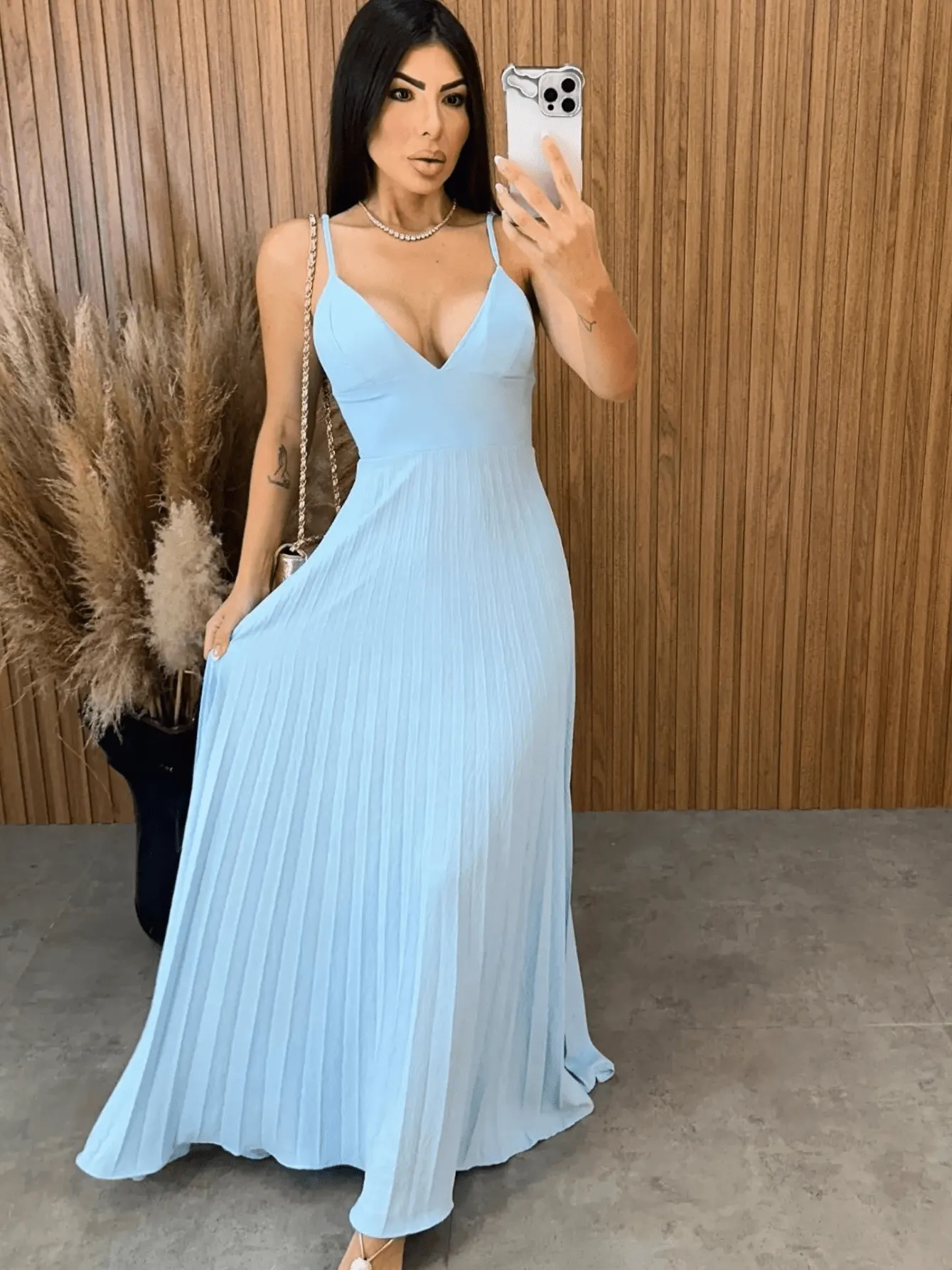 Vestido longo decote V plissado
