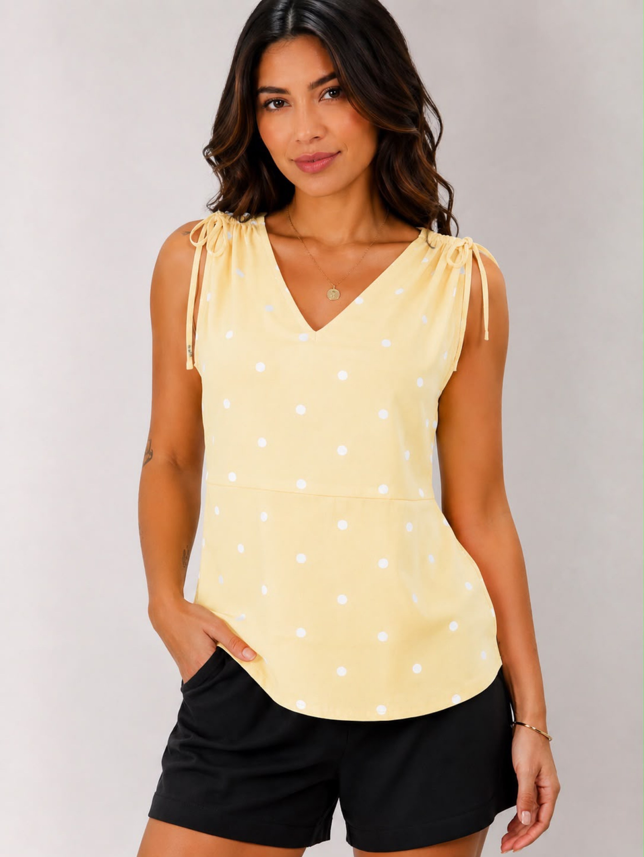 Blusa de viscolinho cores de bolinha e regulagem no ombro.