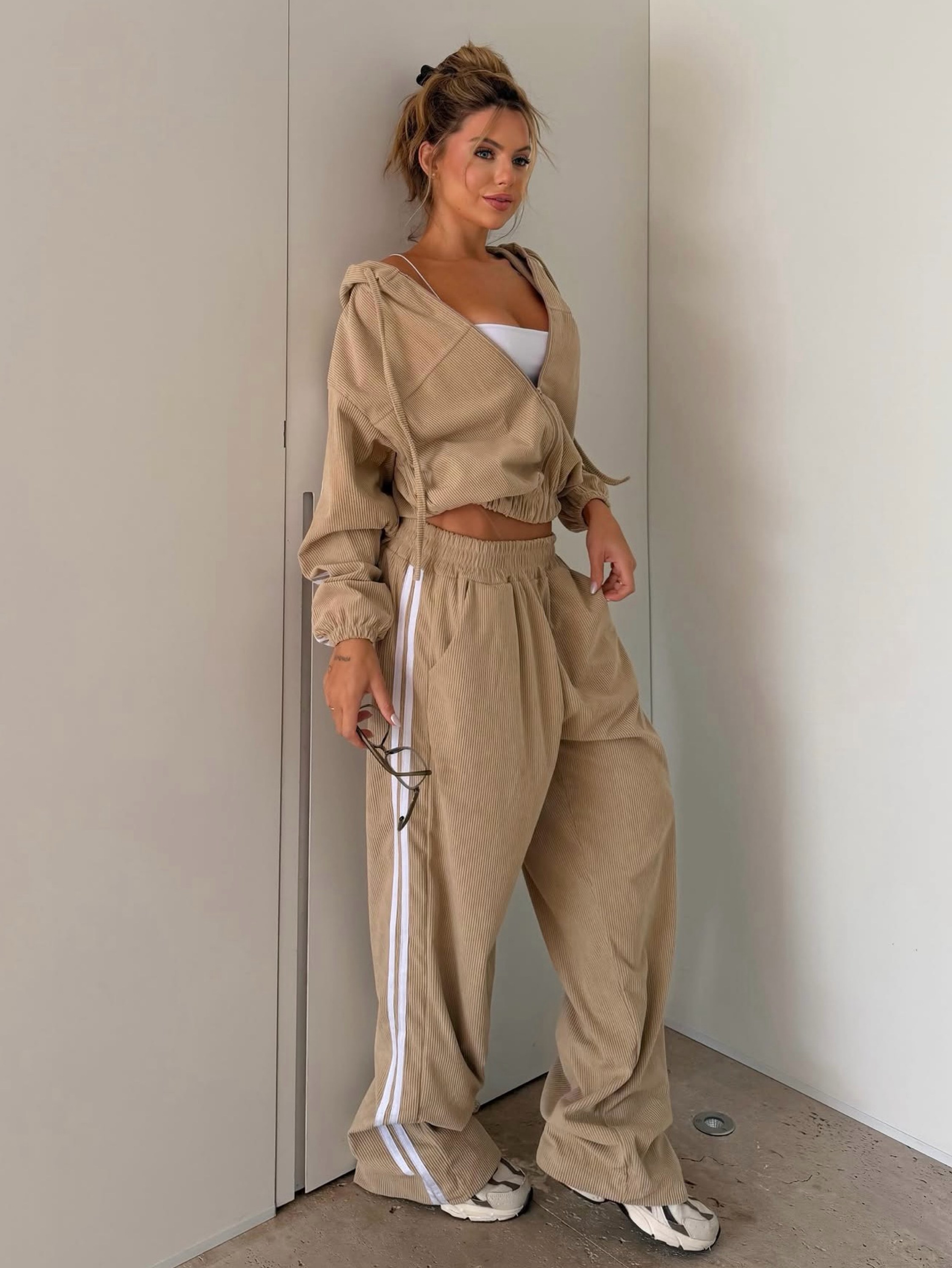 Conjunto cotelê listra lateral tendência