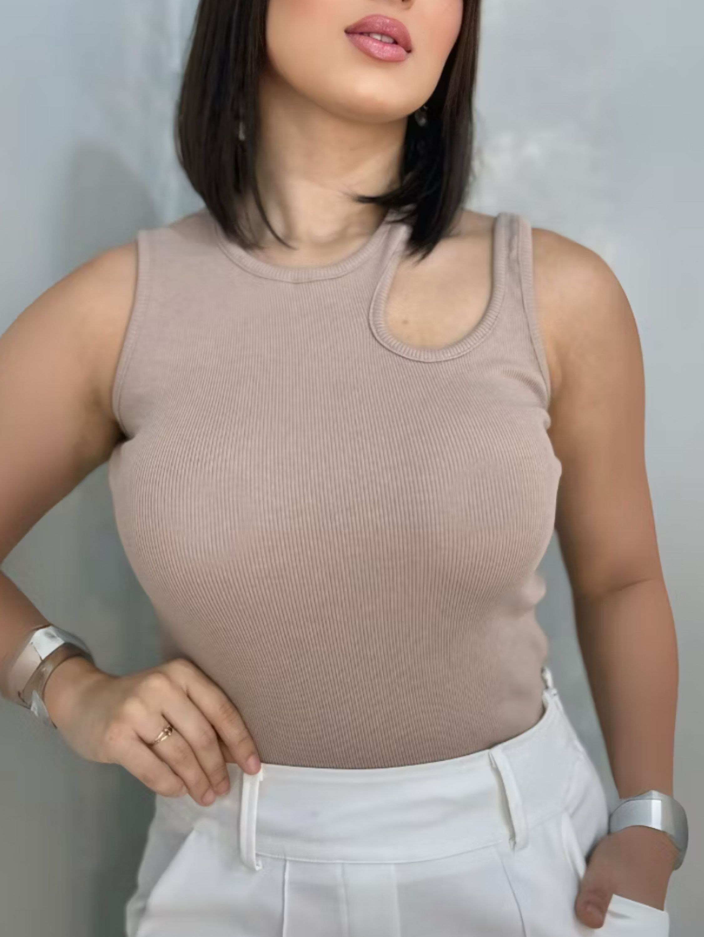 Blusa Regata Canelada com Recorte