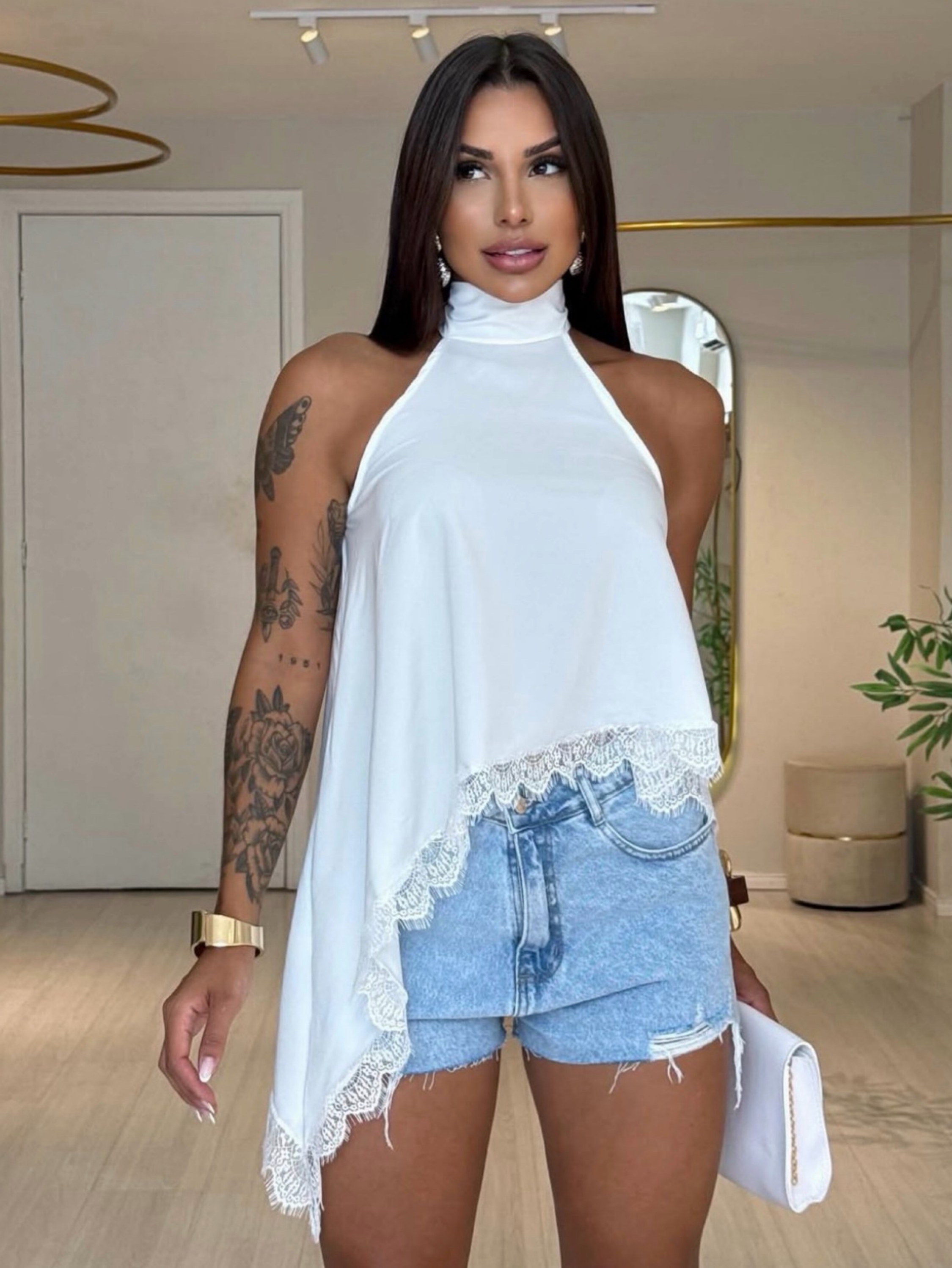 Blusa de ponta com renda