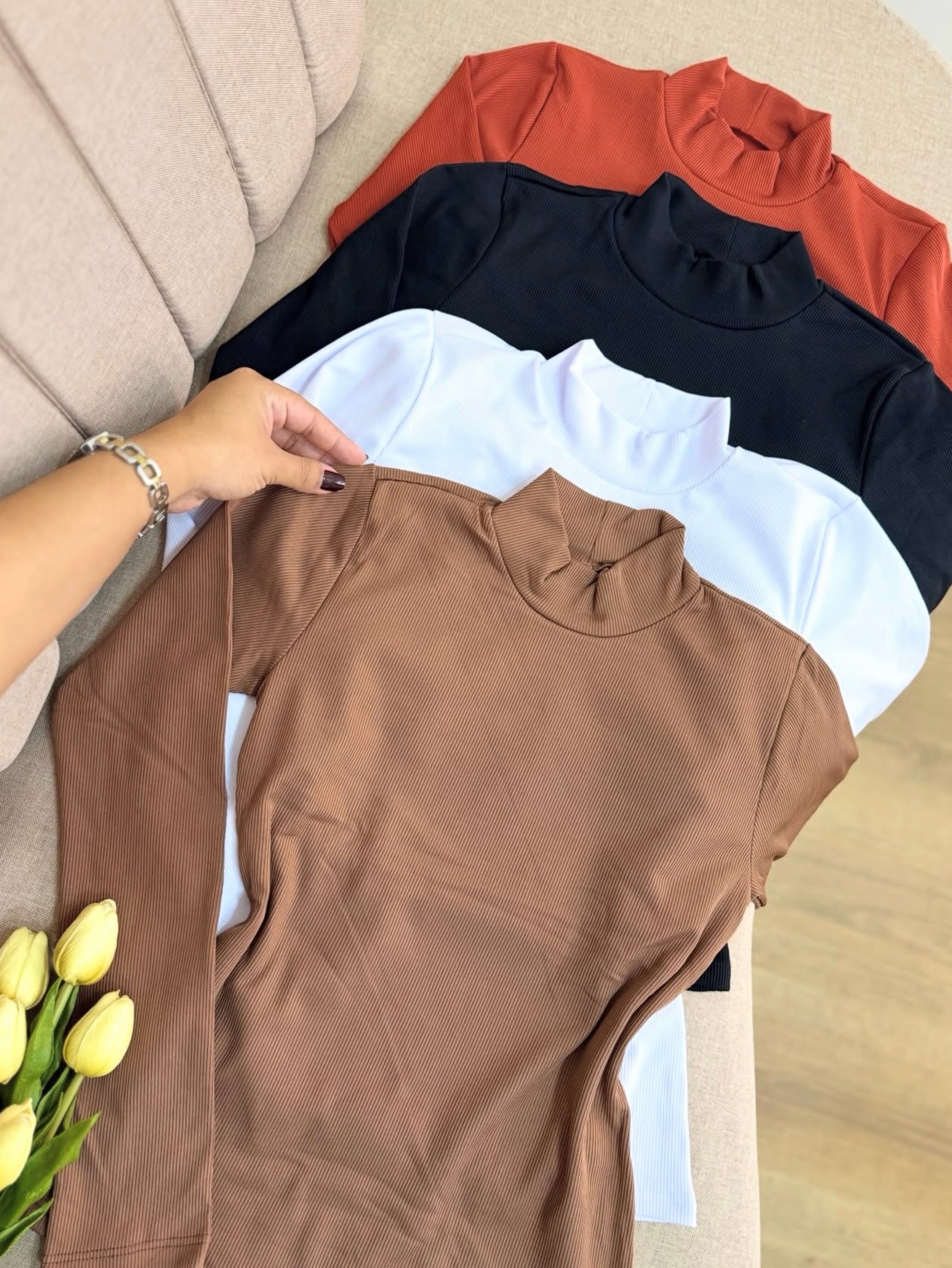 Blusa Manga Longa com Gola Canelada