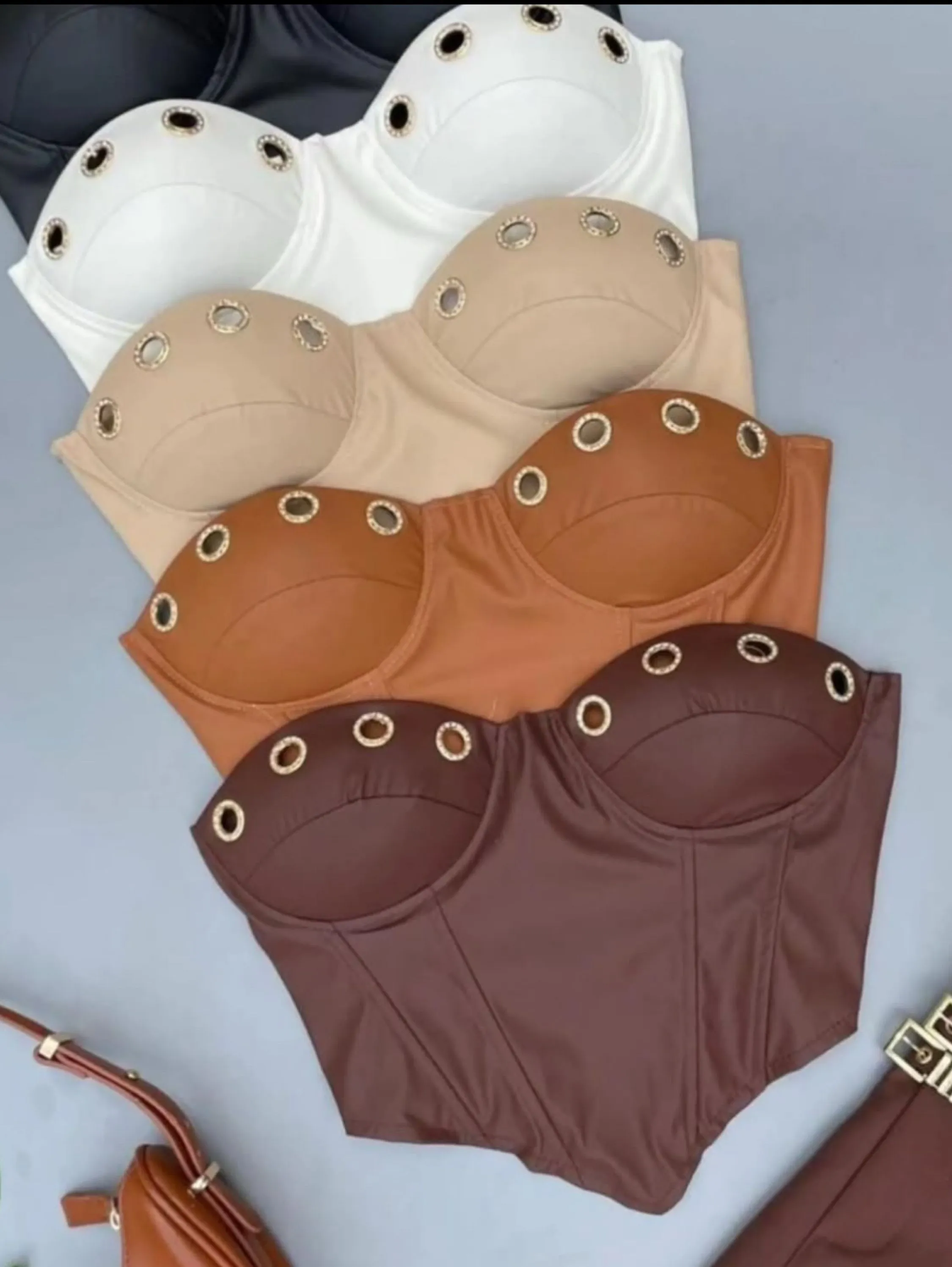 Corselet Couro Fake Ilhós