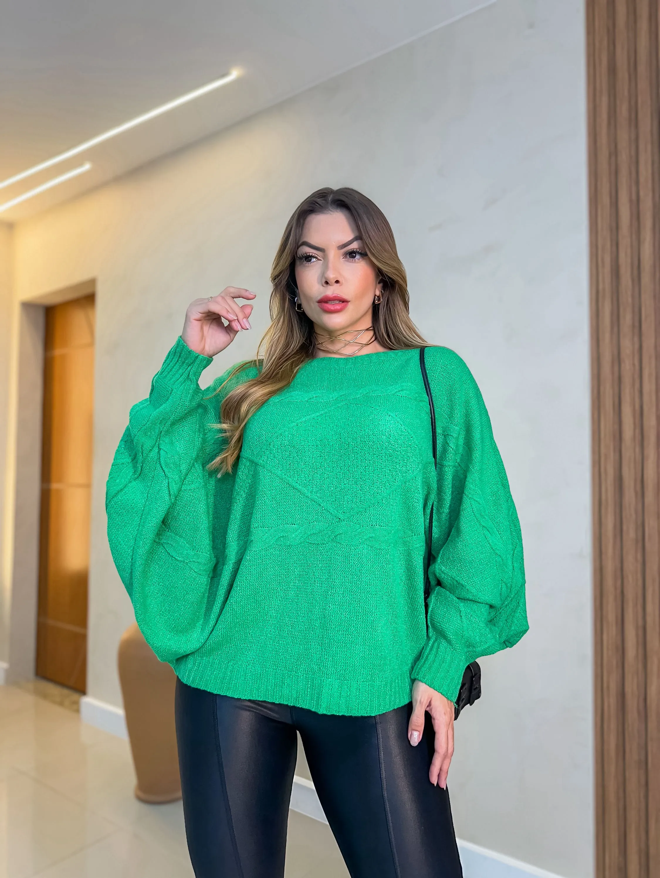 Blusa manga morcego tricô fio mousse inverno look 2024