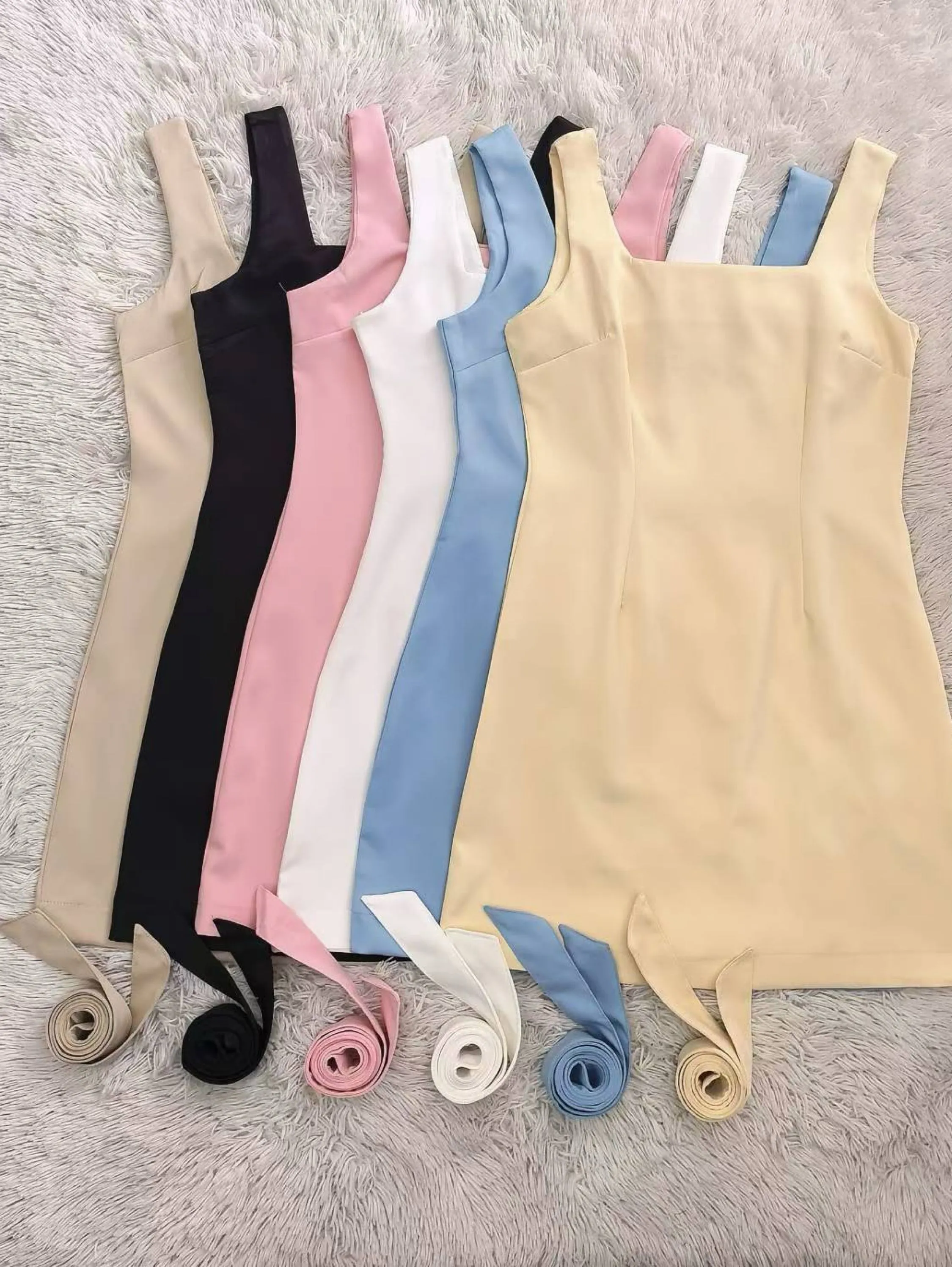 Vestido tecido alfaiataria com Faixa – Alças Largas