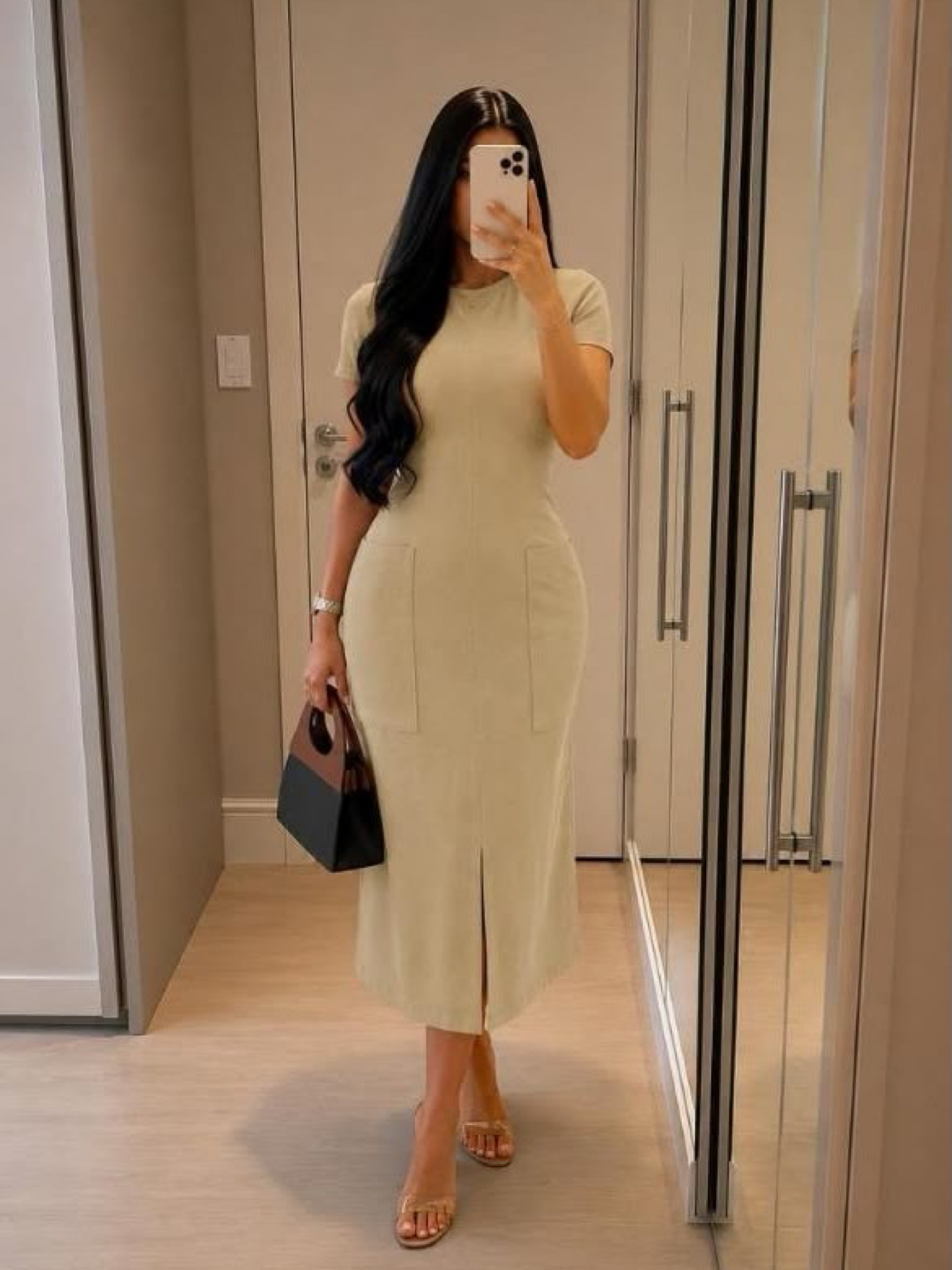 Vestido midi moletinho com bolso elegante