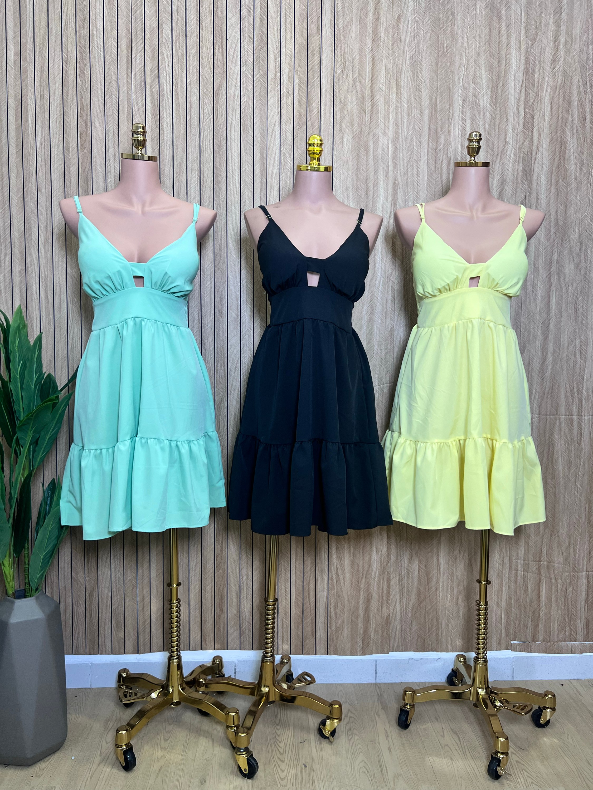 Vestido curto decote v 270 crepe