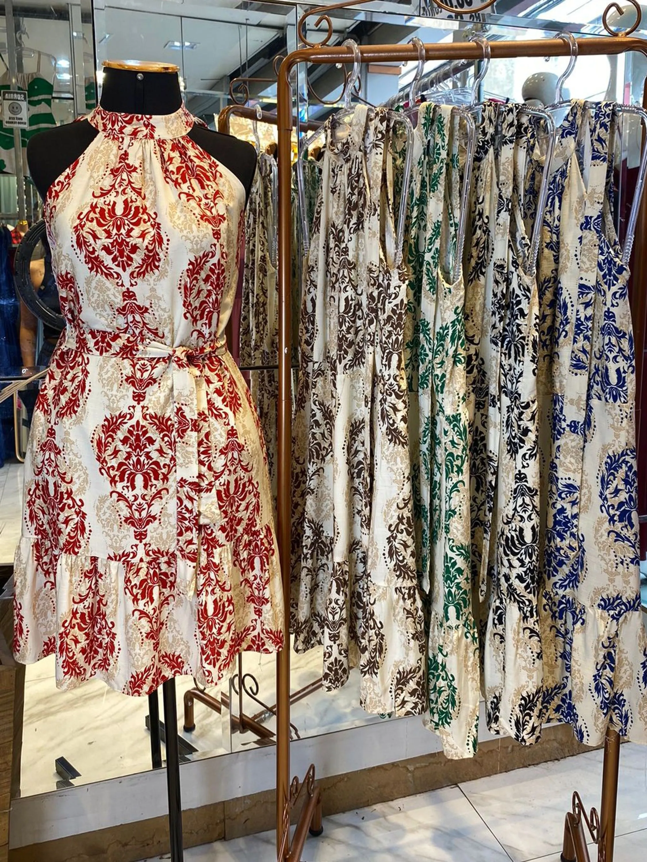 Vestido Feminino Curto Gola Alta Estampa Renda