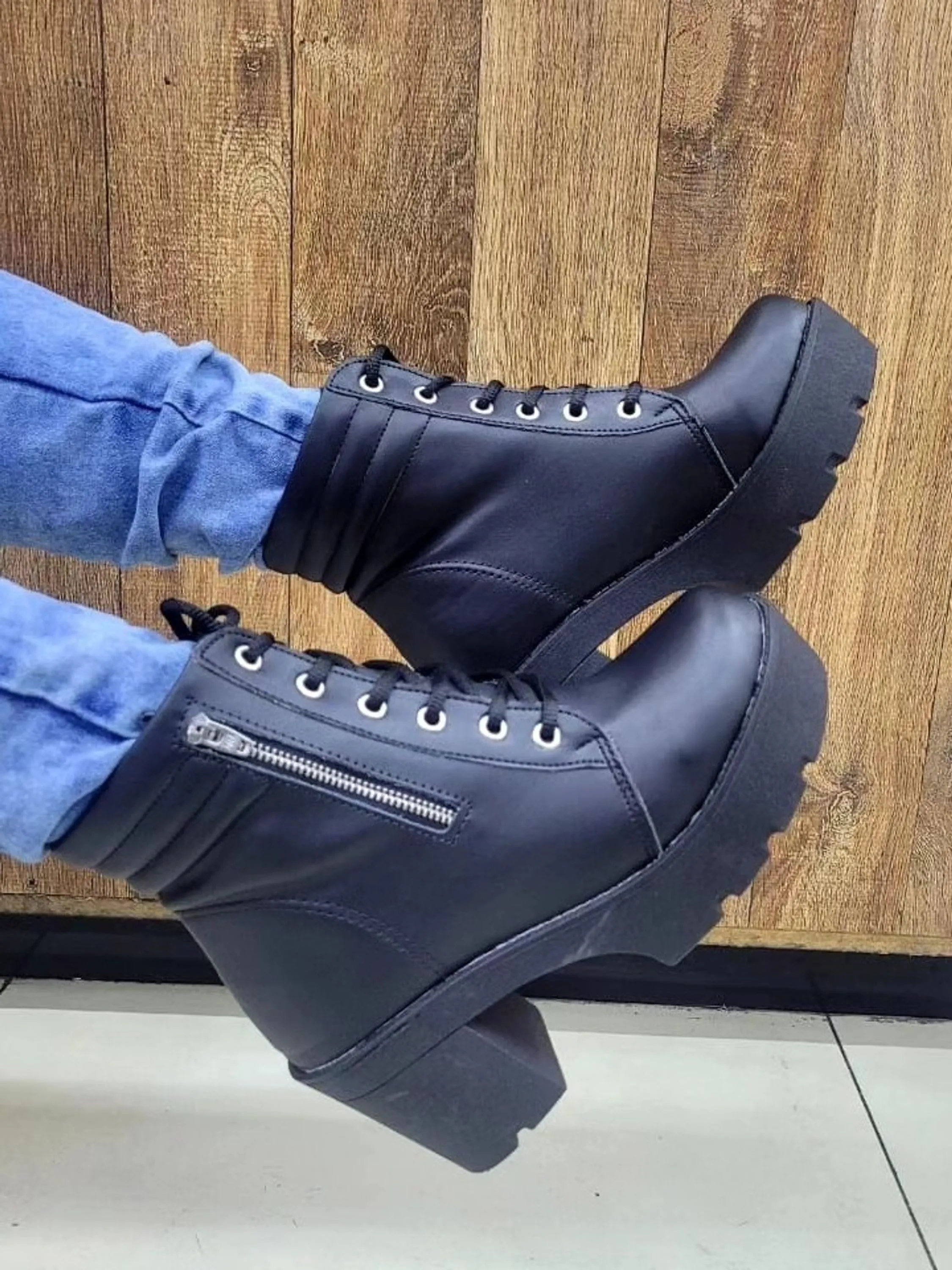 Bota com zíper do lado salto 8cm solado emborrachado