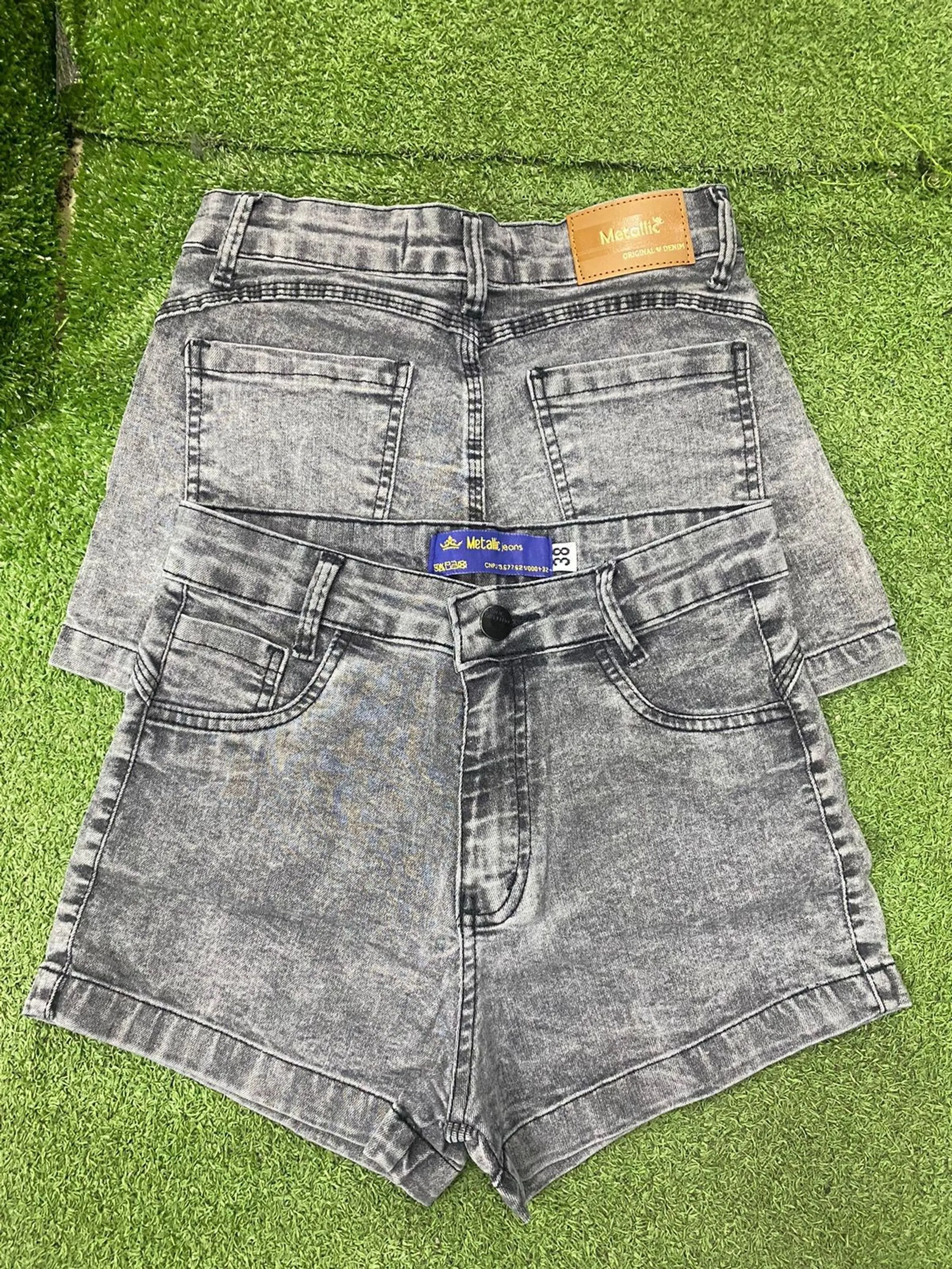 Shorts jeans com laycra cor da foto