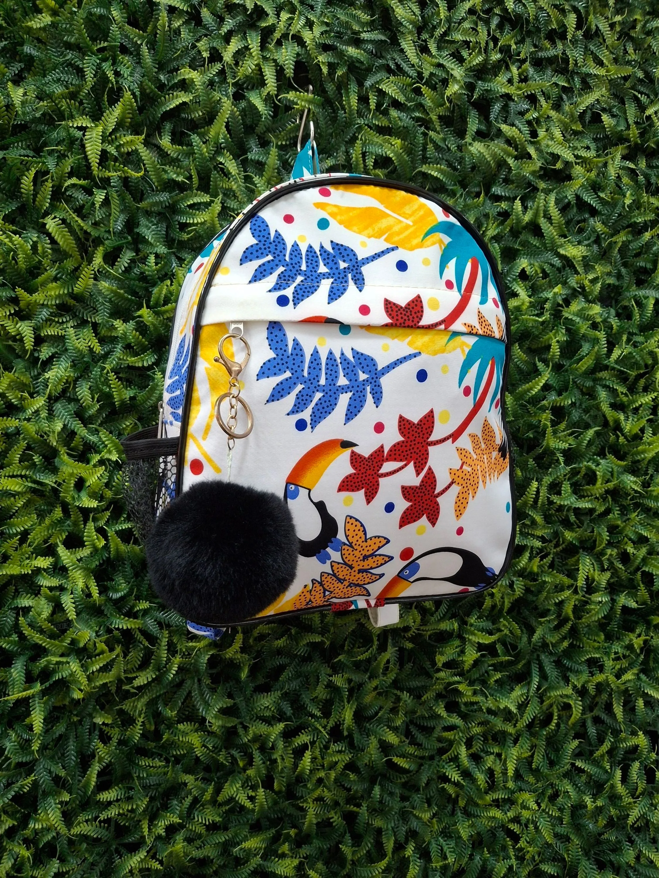 Mochila altura 28cm não garantimos estampas