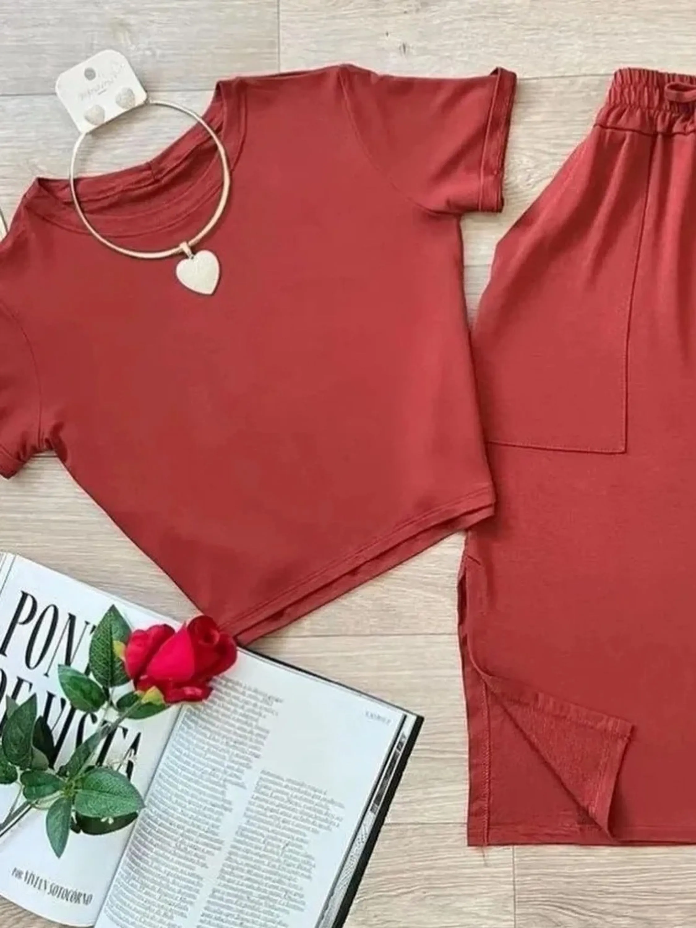 Conjunto saia e blusa