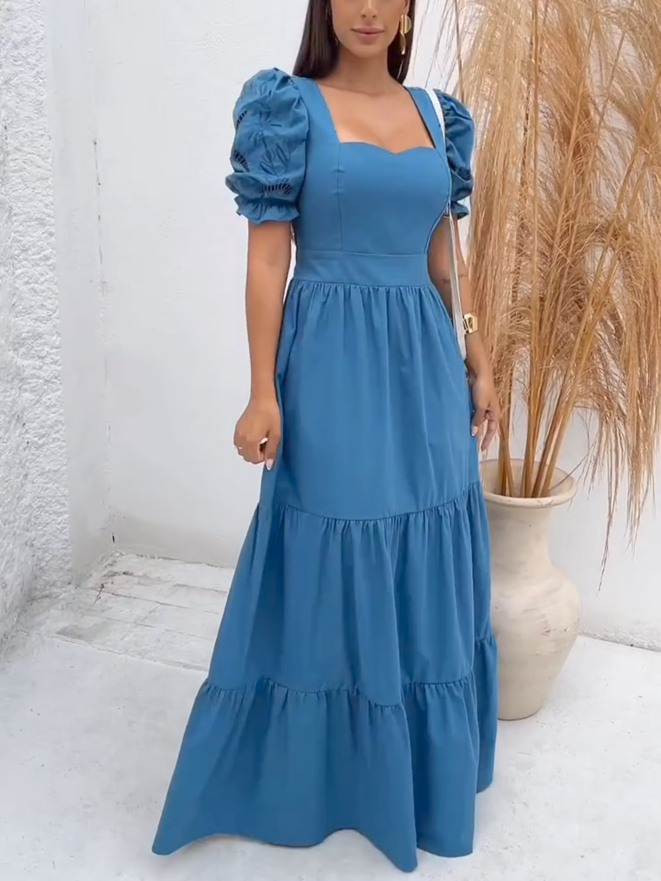 Vestido Longo com Bordado na Manga ⭐