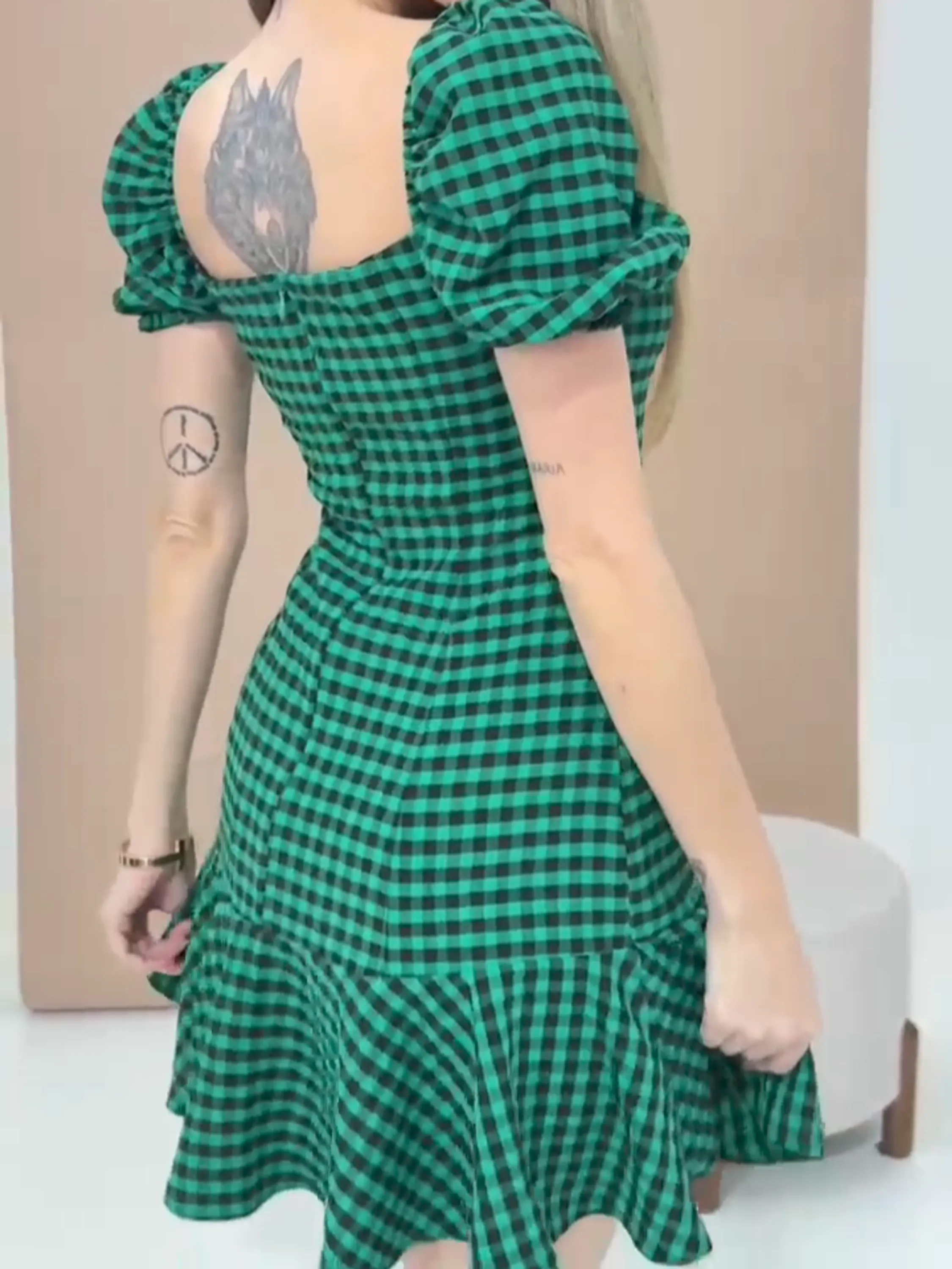 Vestido Midi Curto Xadrez com Manga Bufante ⭐