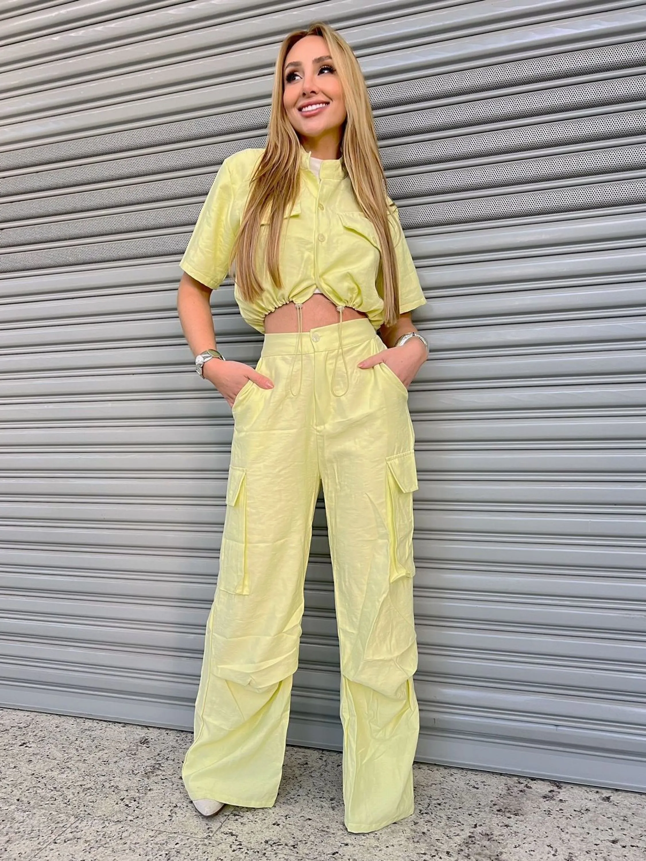Conjunto Feminino Calça Cargo + Blusa Manga Curta ⭐