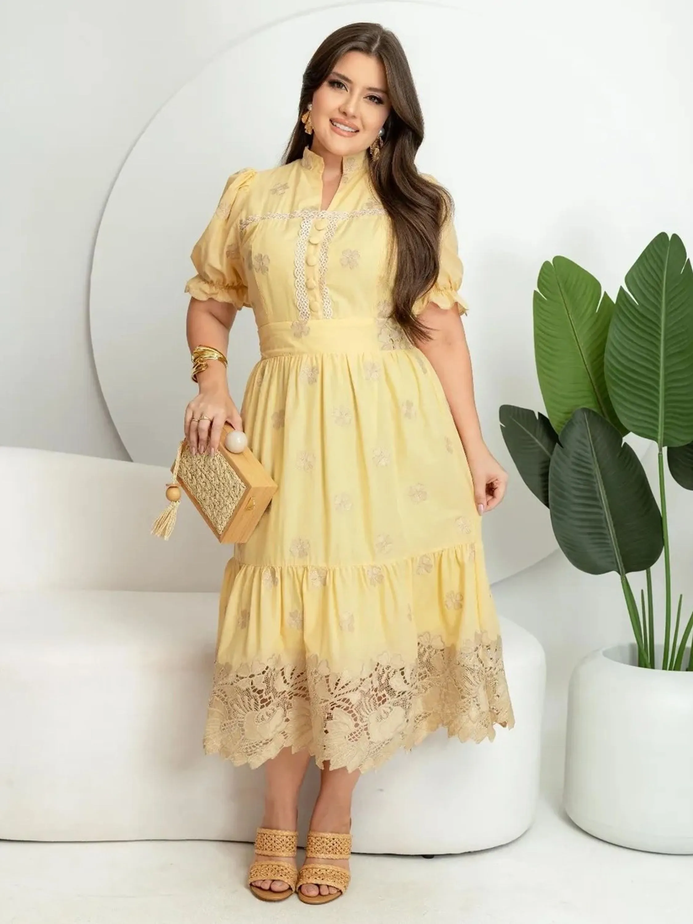 Vestido Feminino em Laise com Bordado Guipir ⭐