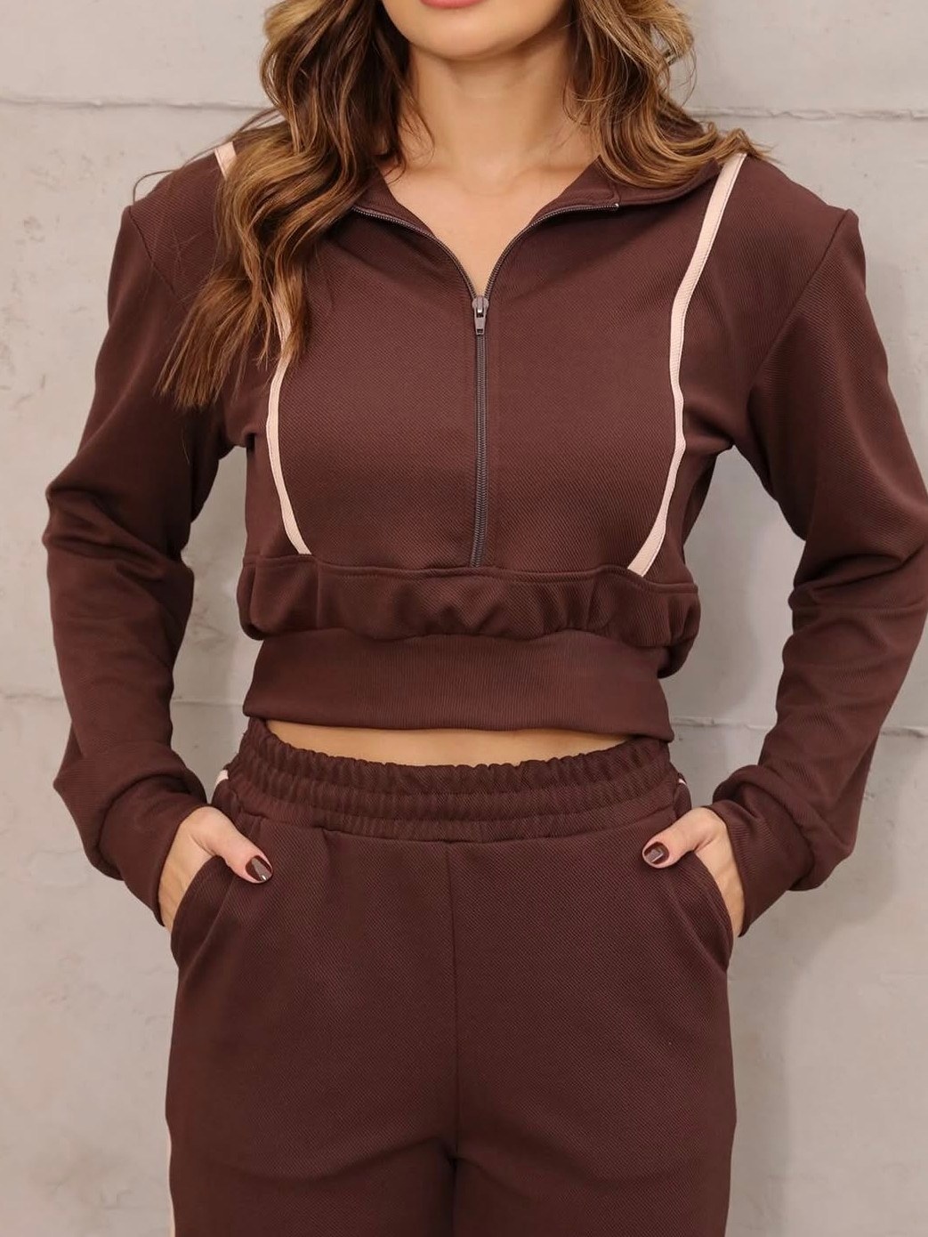 Conjunto Feminino Calça com bolsos e Casaco com zíper