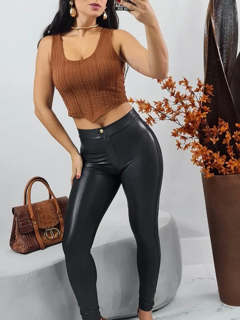 Calça Legging Feminina Com Botão e Zíper