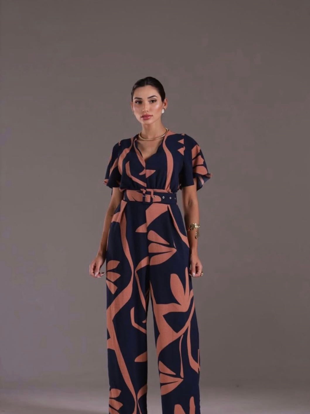 Macacão Feminino Estampado Gola V