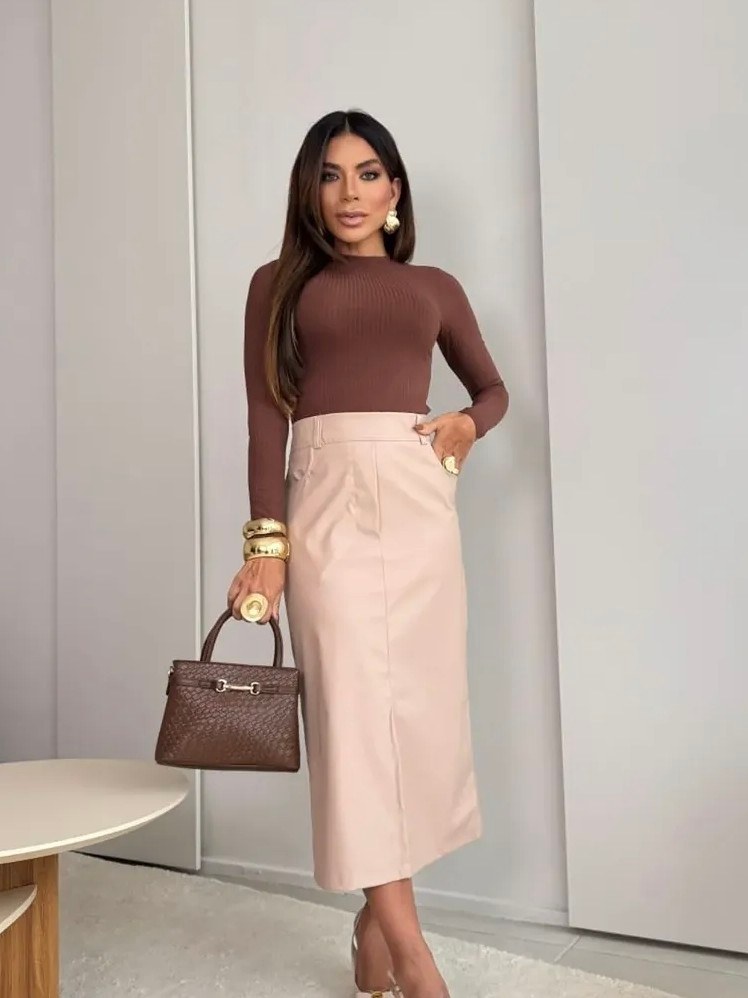 Saia Feminina Midi em Corino