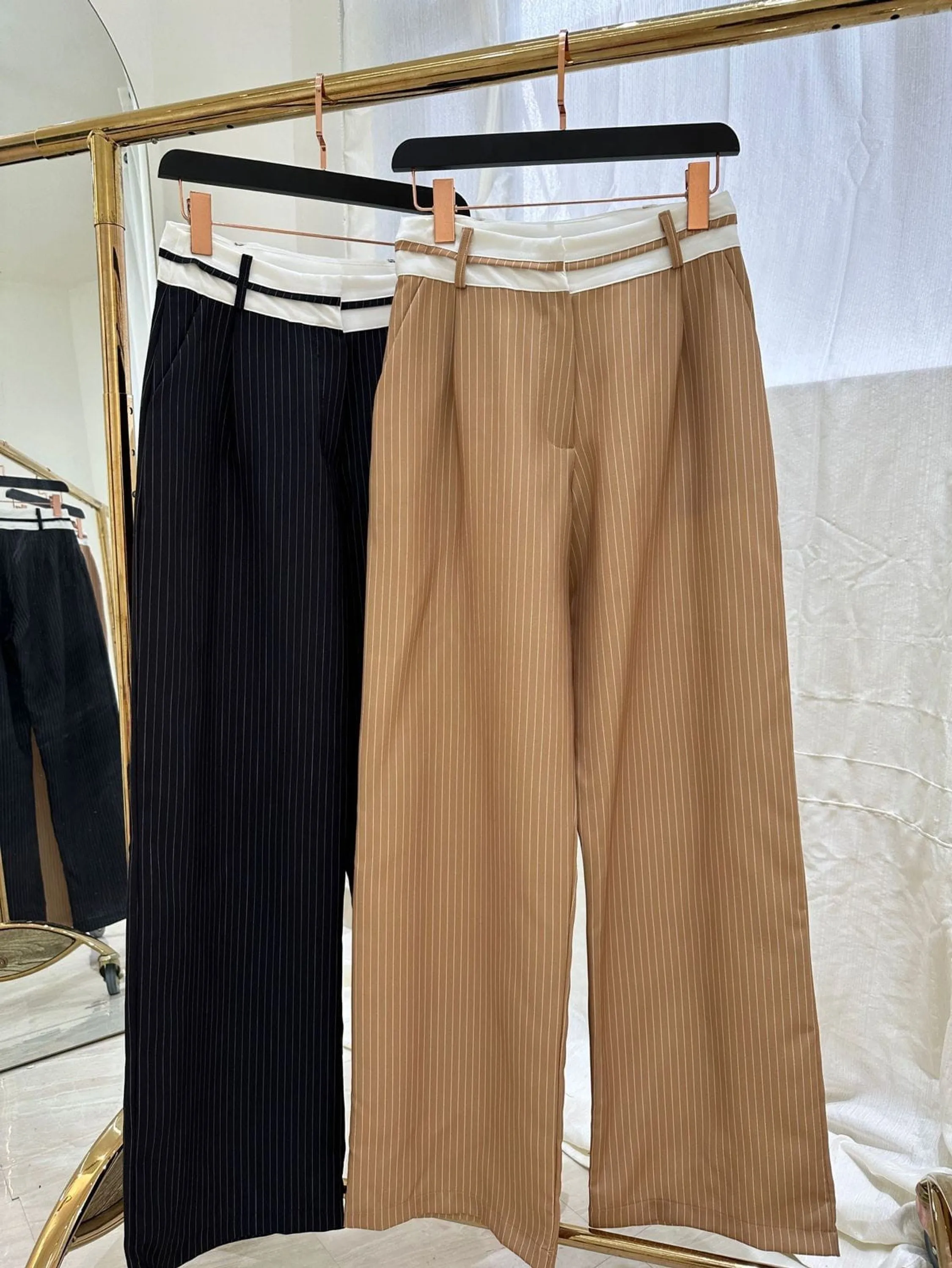 Calça Pantalona Modelo blogueira