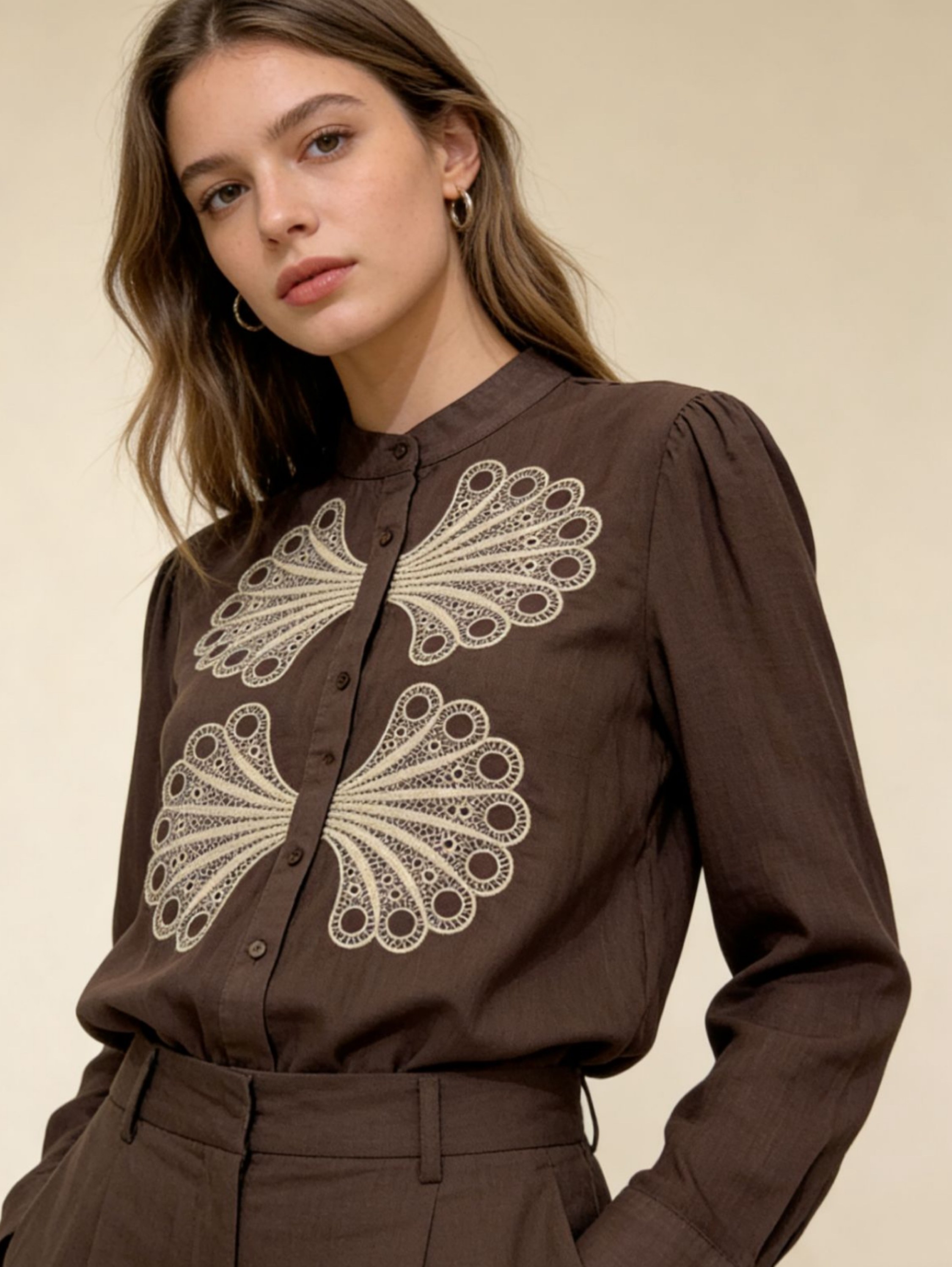 Camisa de linho bordada