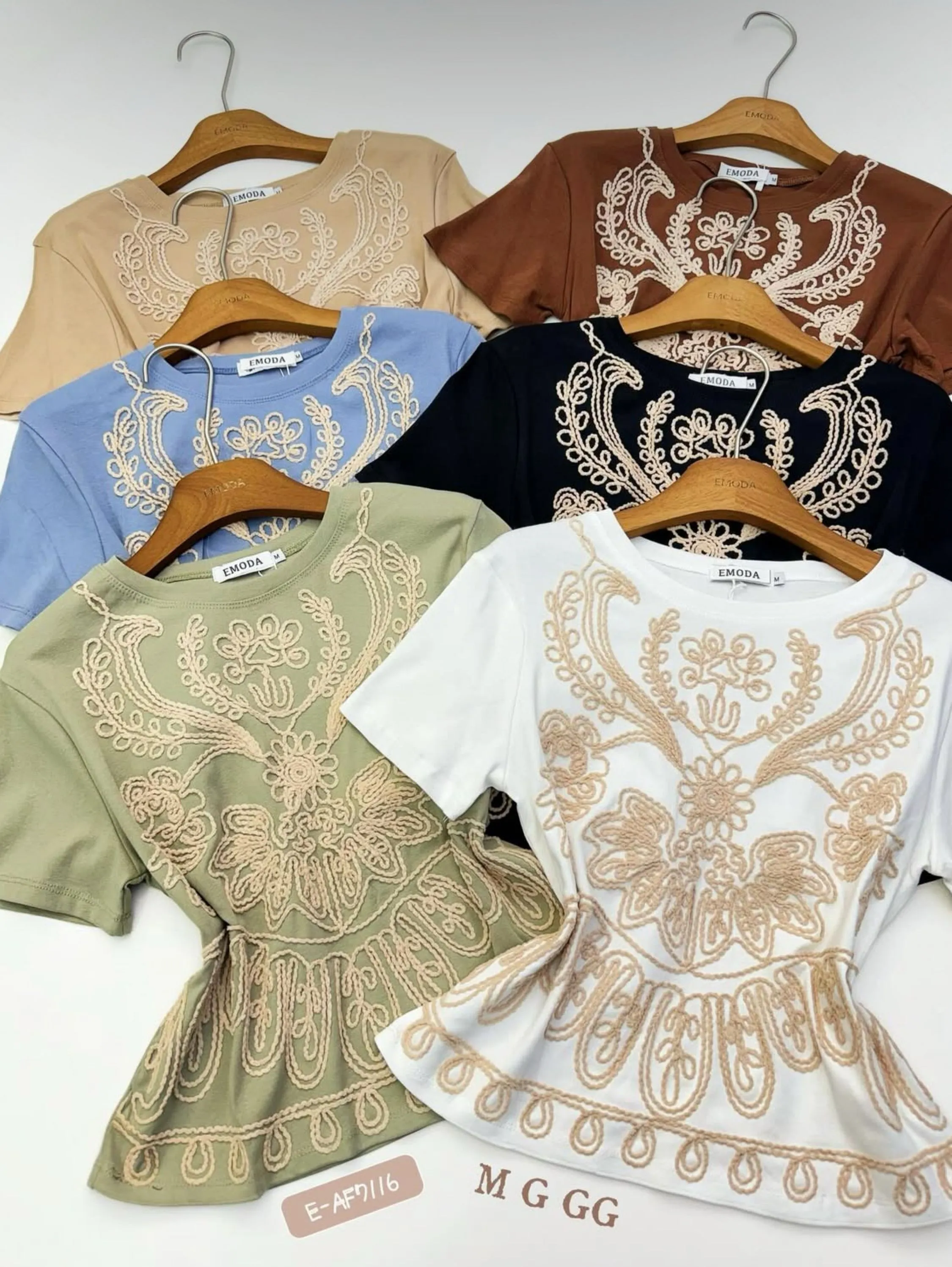 T shirt manga curta bortado