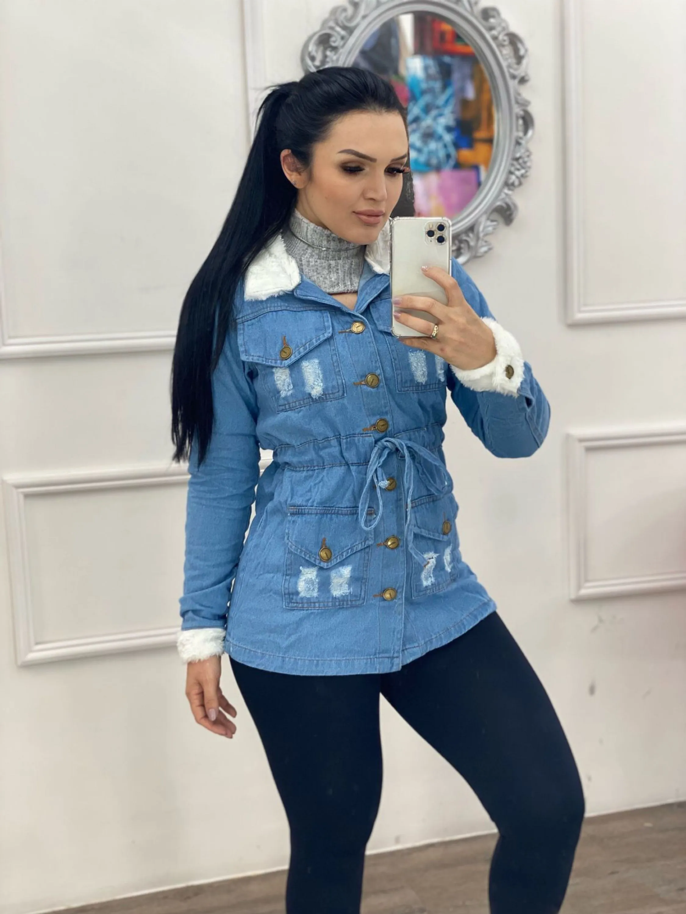 Jaqueta Parka Jeans Com Gola e Manga Peluciada