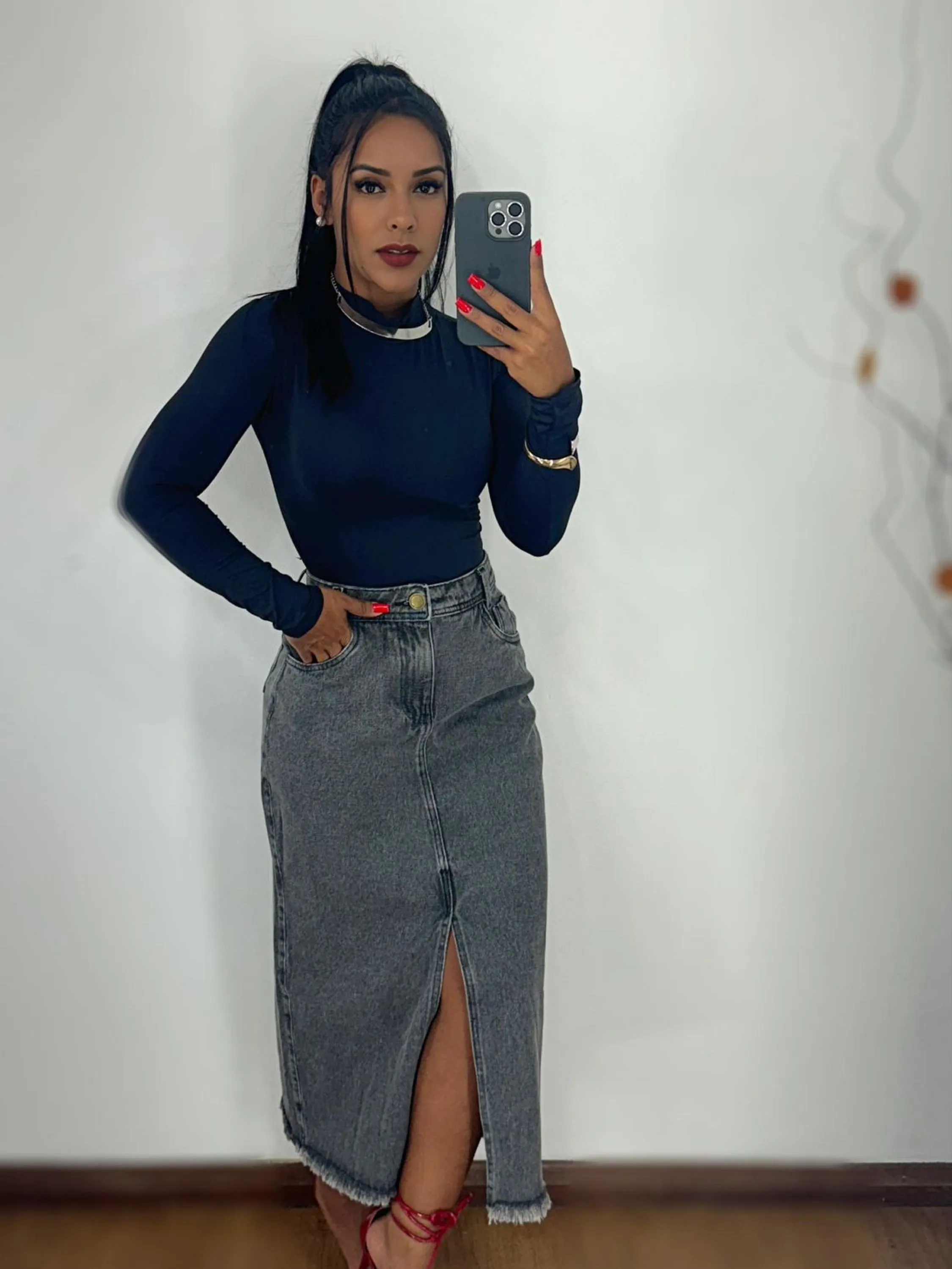 Saia Jeans Longa Preta com Fenda Lateral