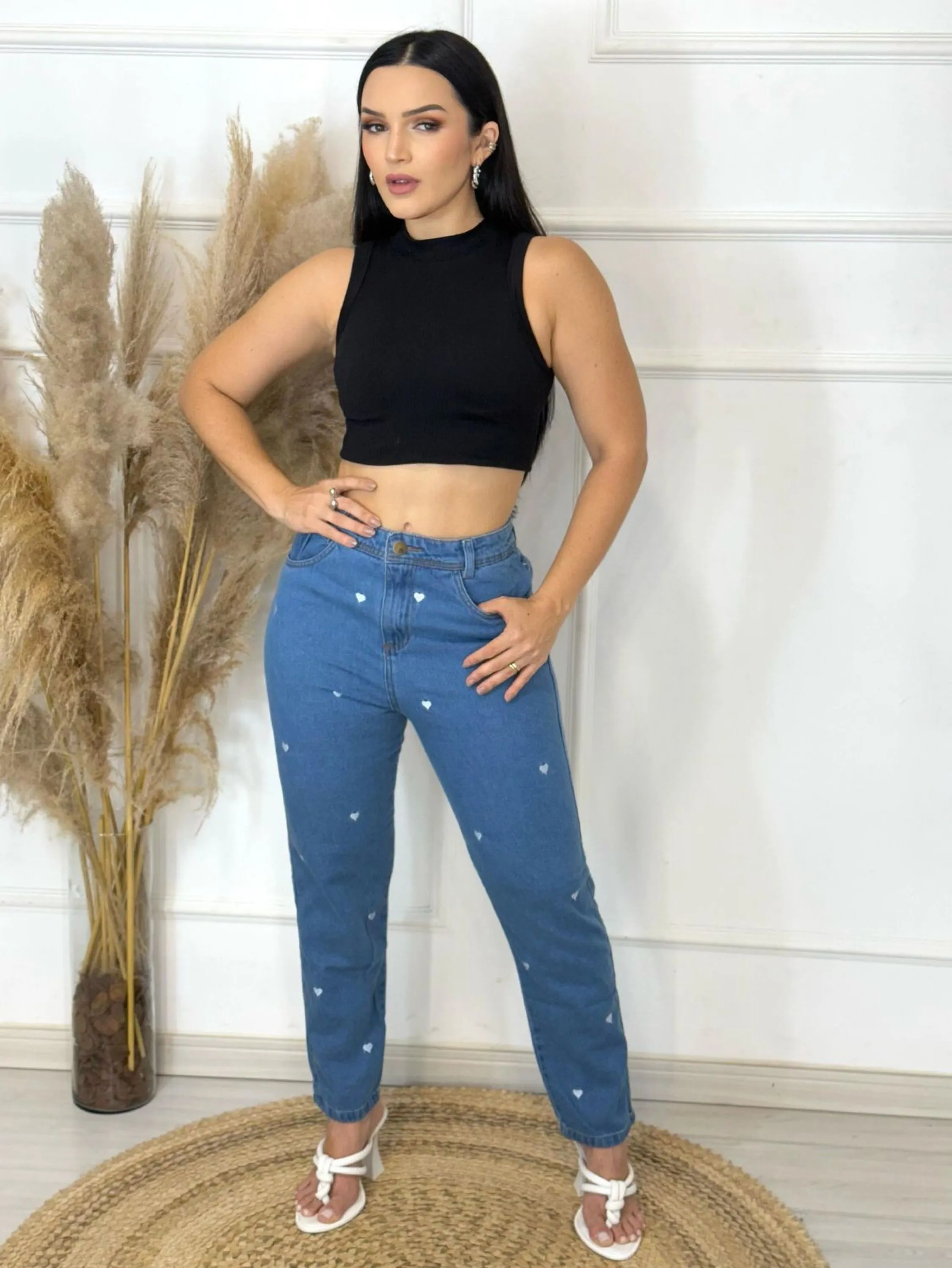 Calça Jeans com Bordados