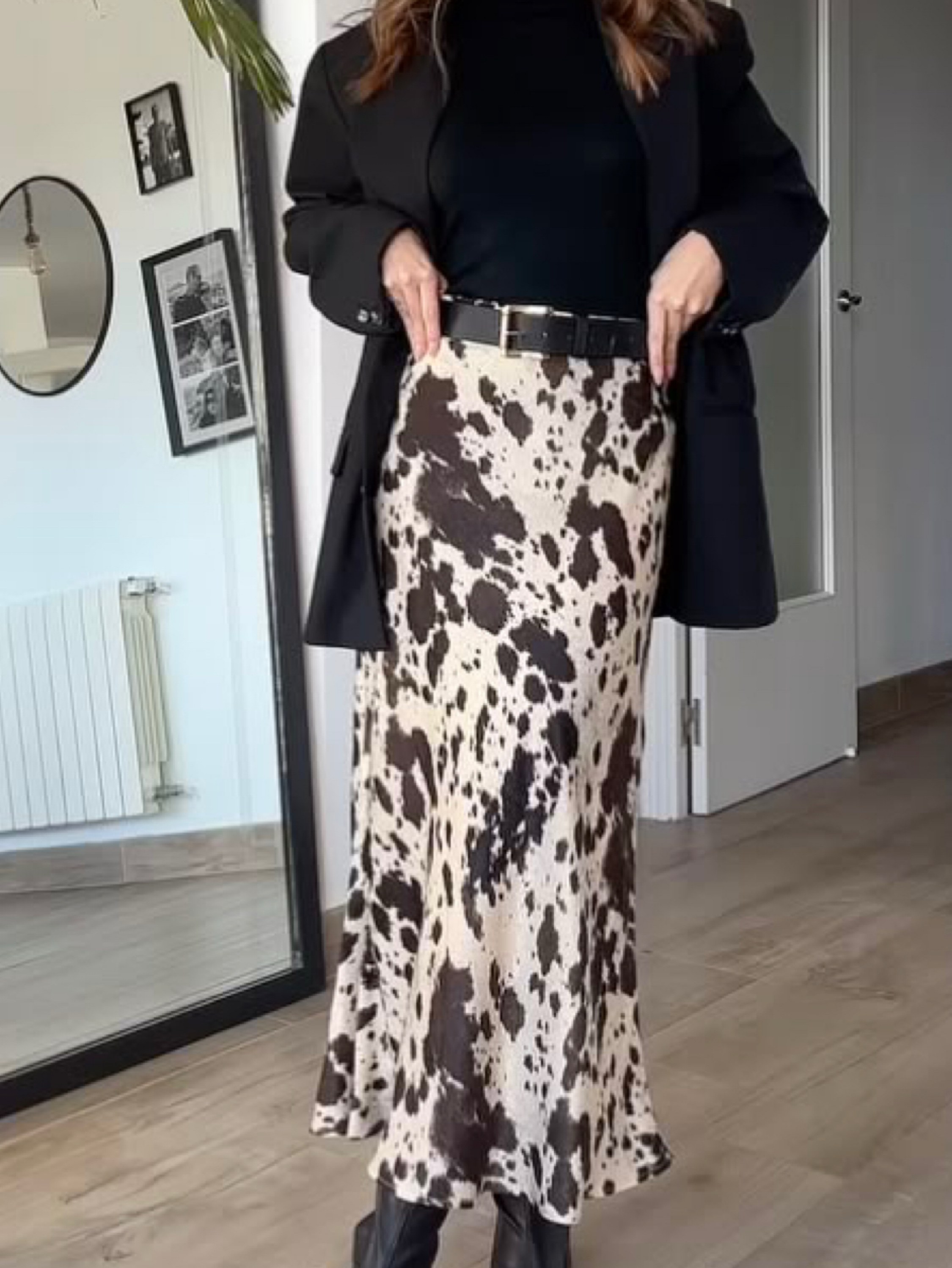 Daia cetim cowprint longo
